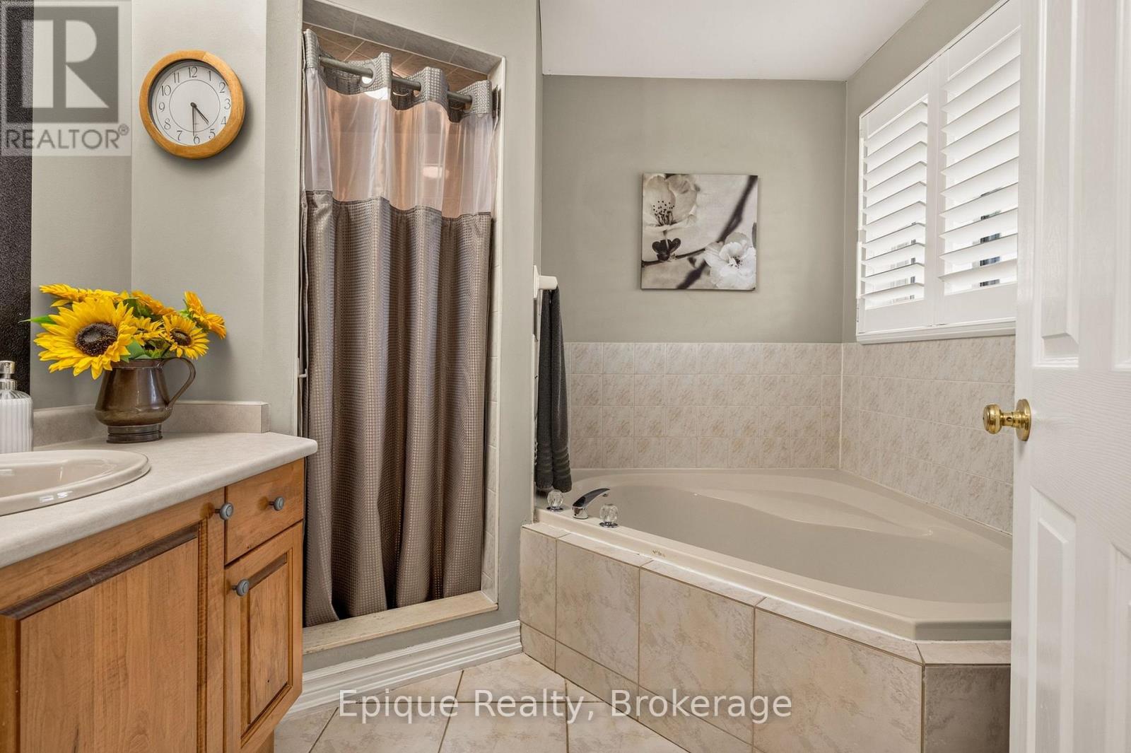 184 Locheed Drive Property Photo 21