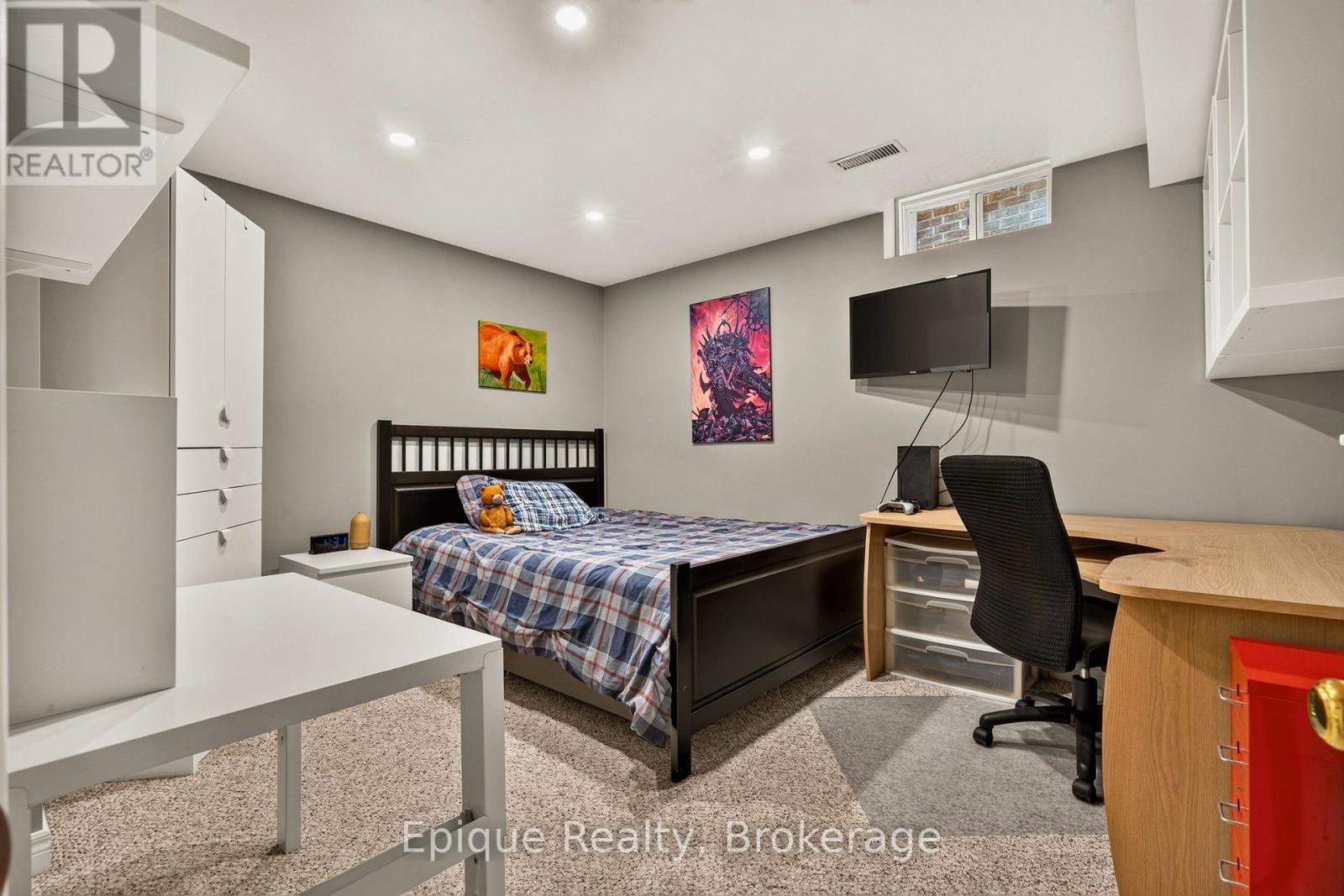 184 Locheed Drive Property Photo 32
