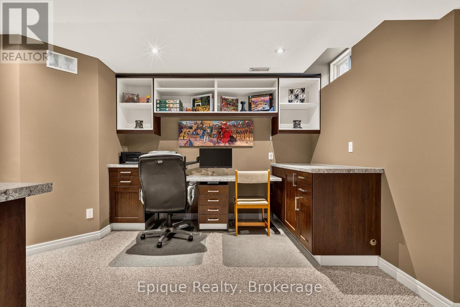 184 Locheed Drive Property Photo 34