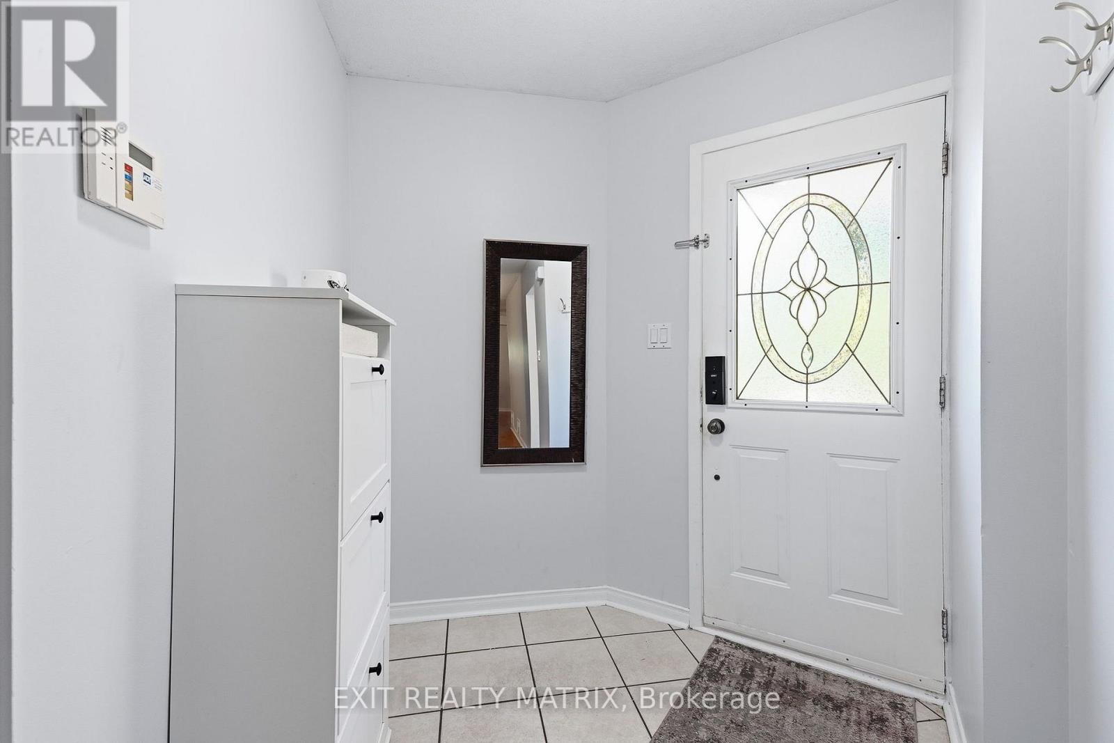 751 Clearcrest Crescent Property Photo 4
