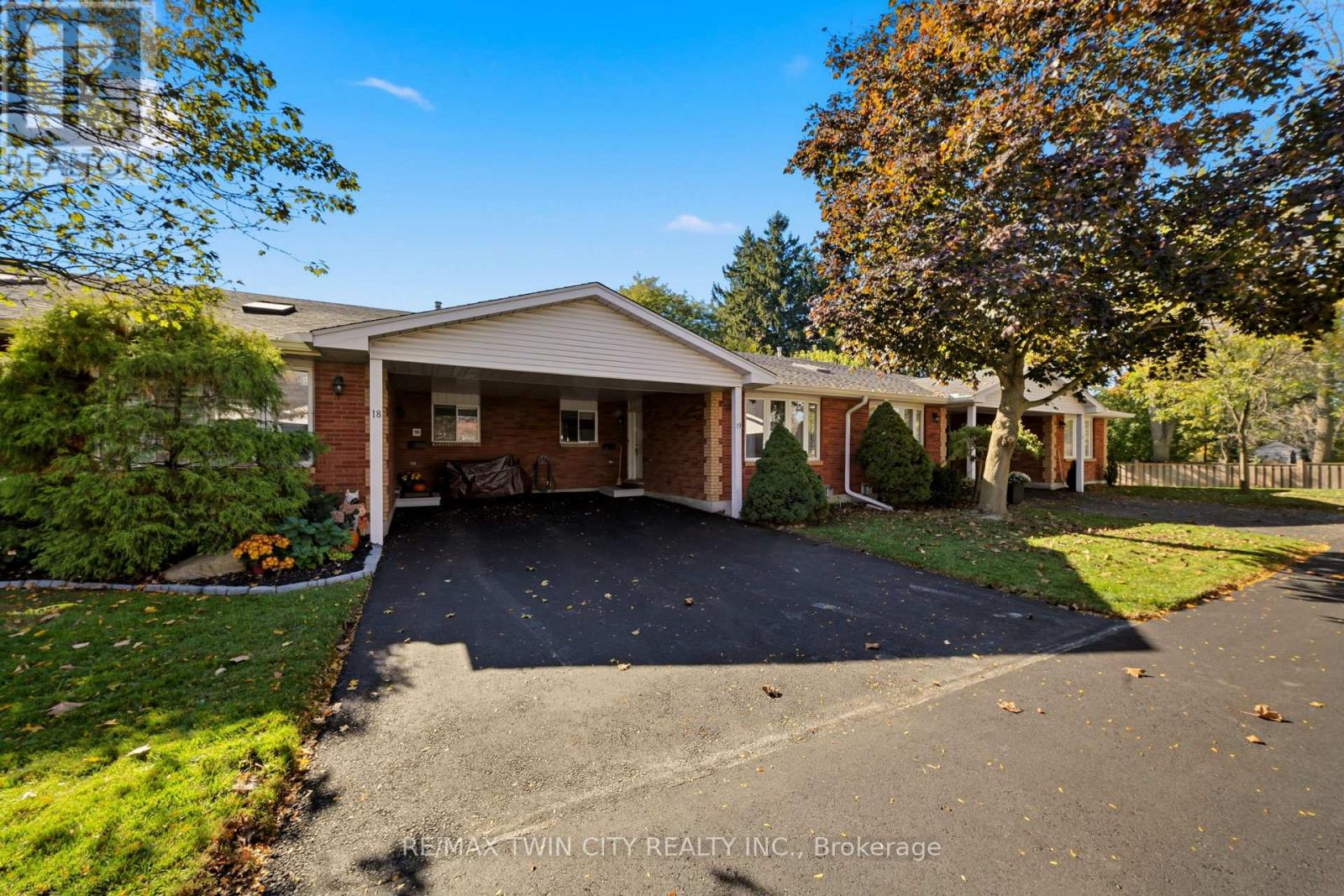 1030 COLBORNE STREET E Property Photo 1