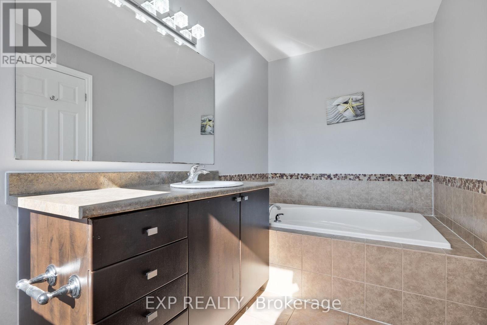 168 Garrity Crescent Property Photo 28