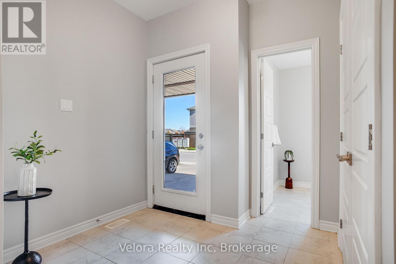 221 Pastel Way Property Photo 4