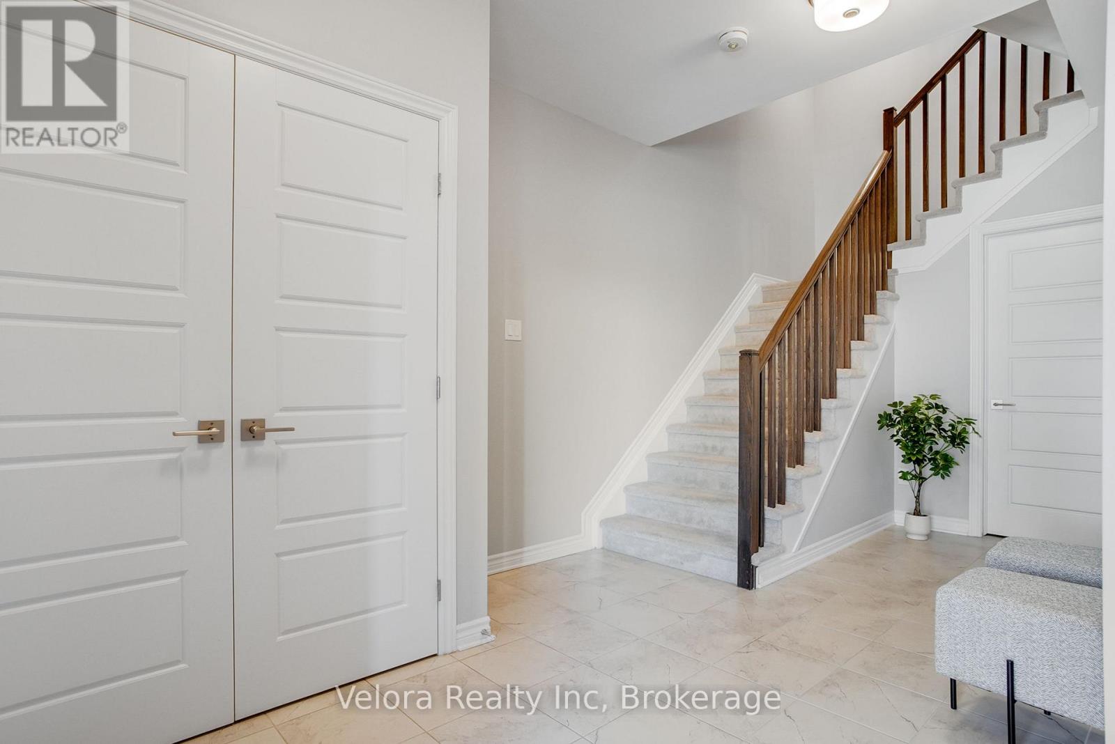221 Pastel Way Property Photo 5