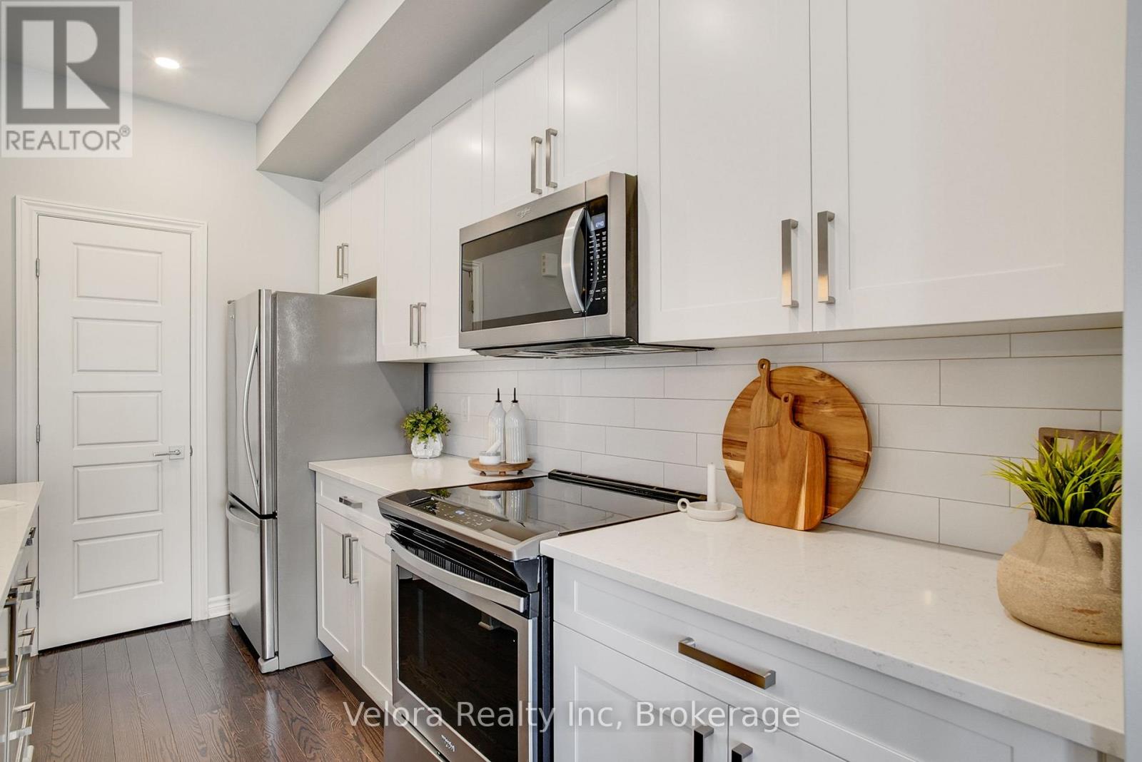 221 Pastel Way Property Photo 13