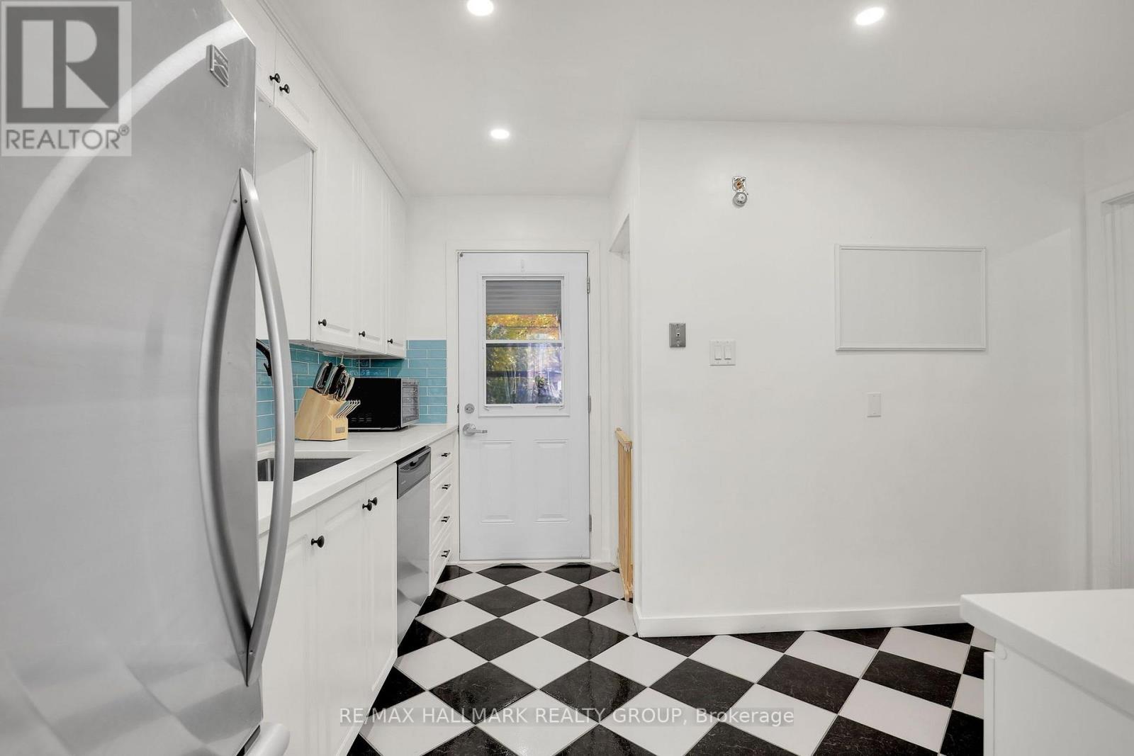 1340 Leaside Avenue Property Photo 8