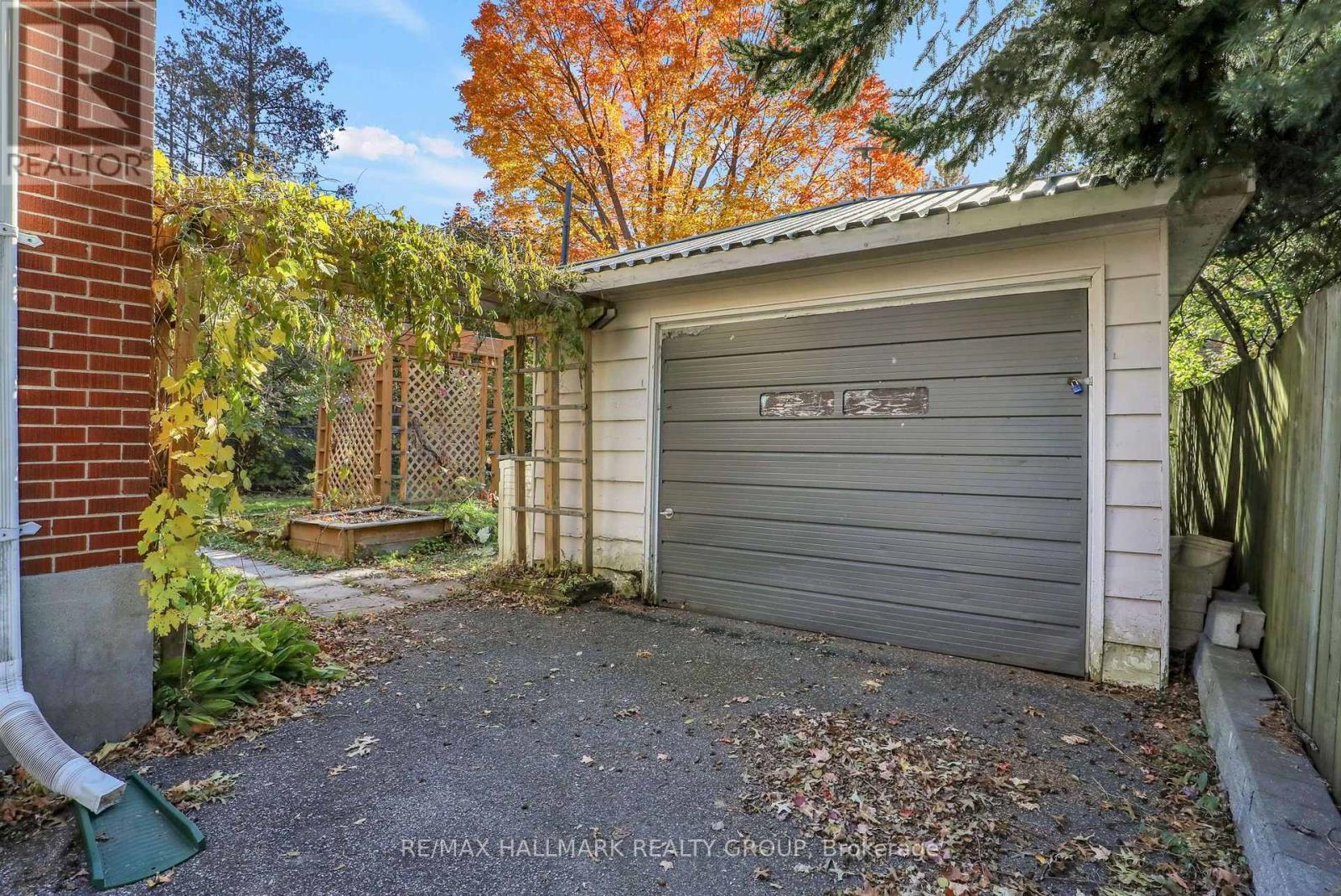 1340 Leaside Avenue Property Photo 27