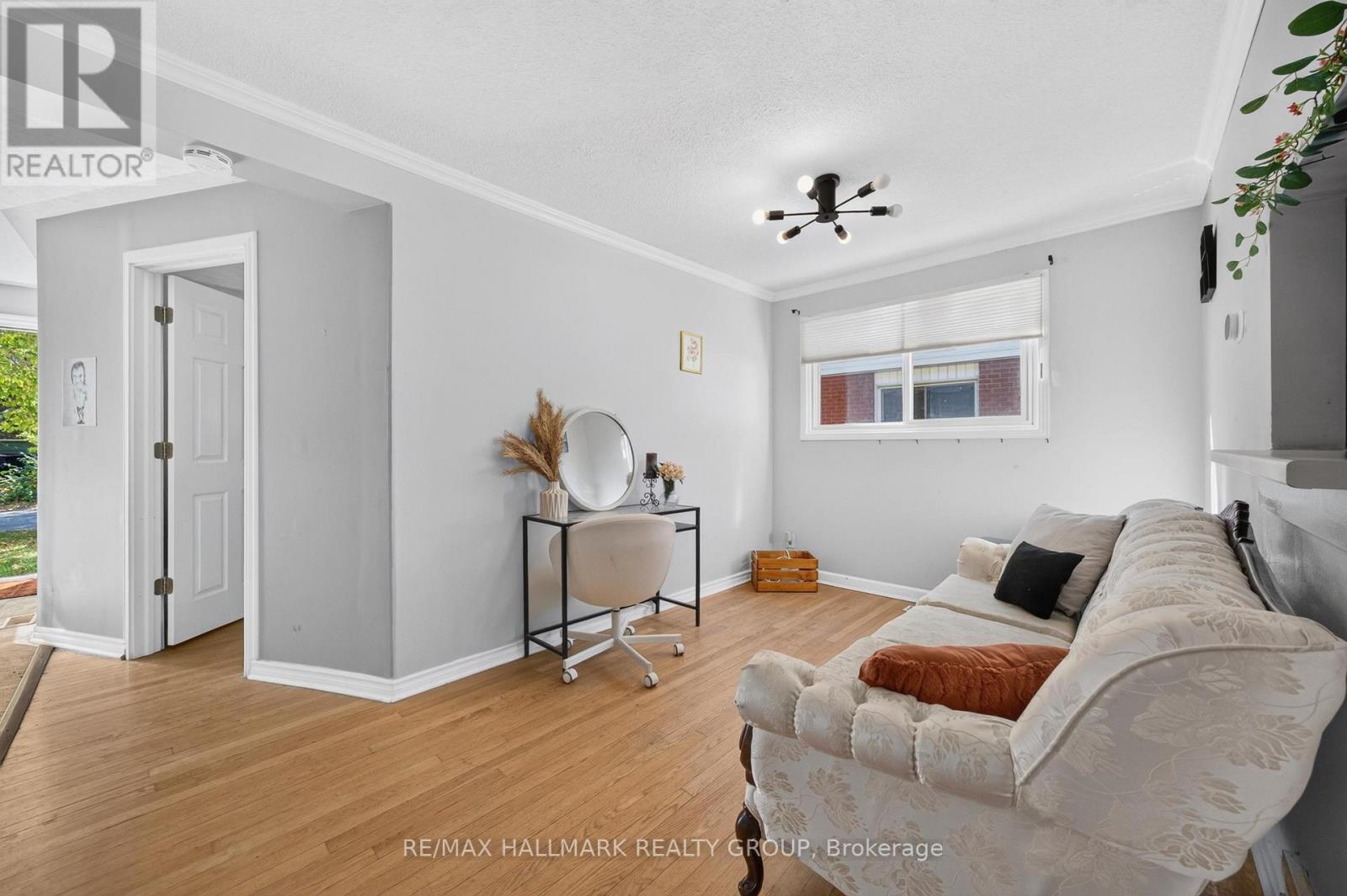 969 Eiffel Avenue Property Photo 7