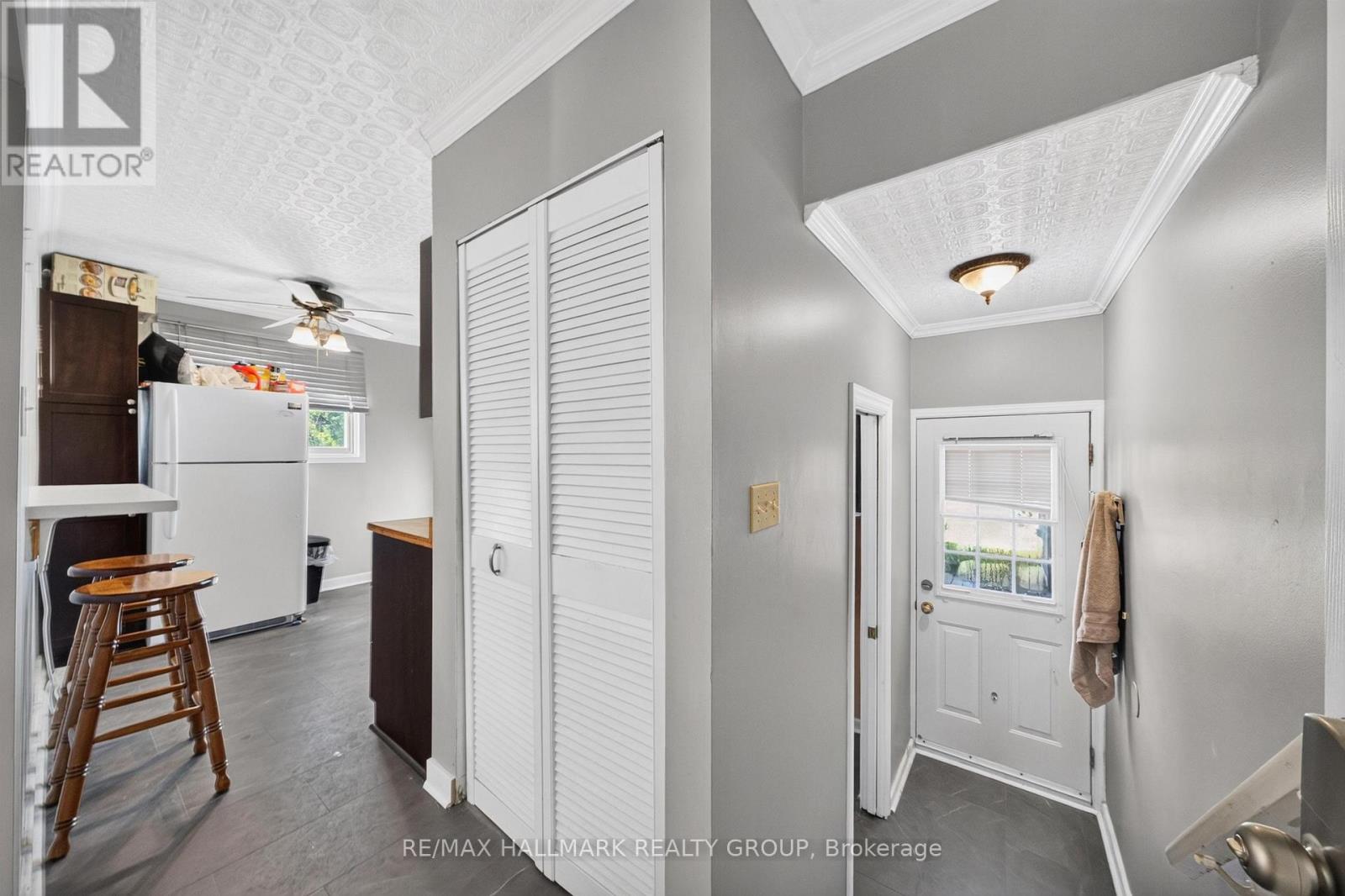 969 Eiffel Avenue Property Photo 9