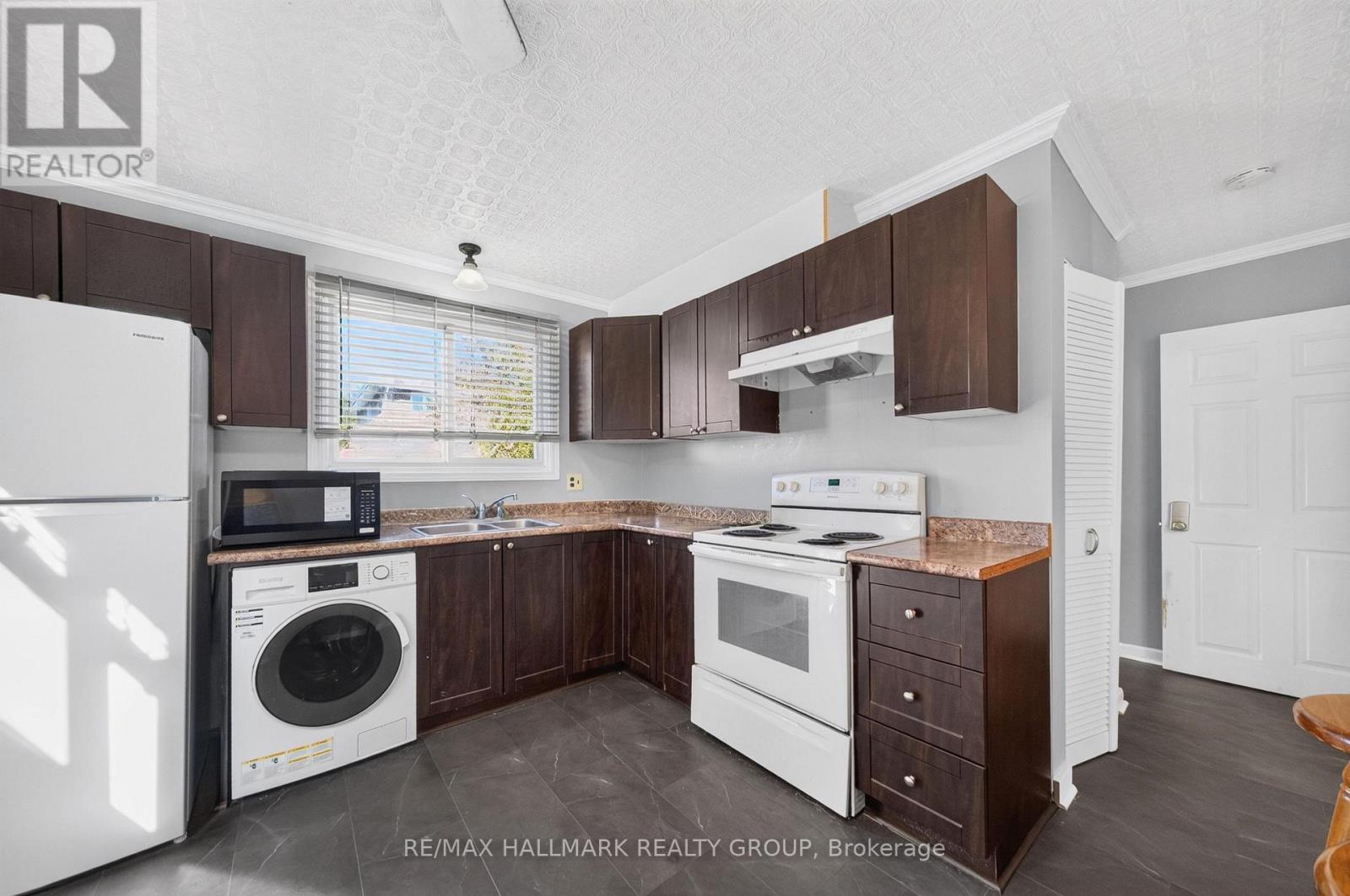 969 Eiffel Avenue Property Photo 11