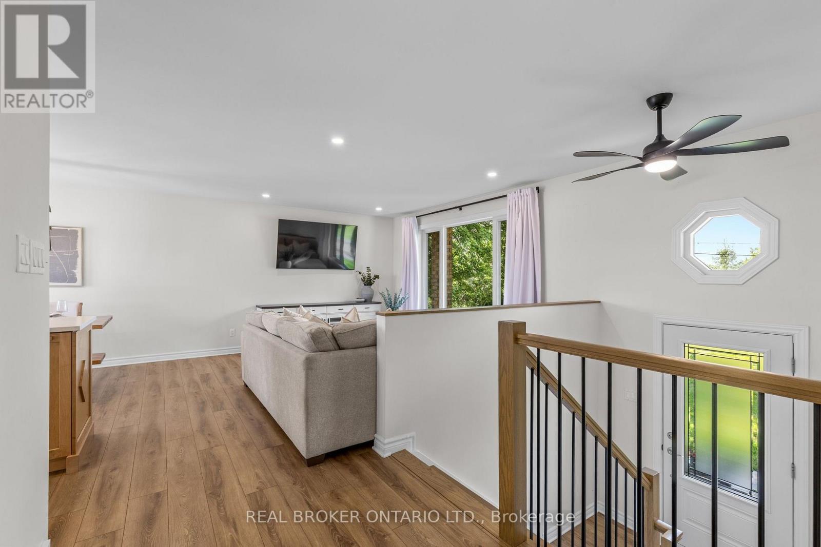 2341 9th Line Road Property Photo 6