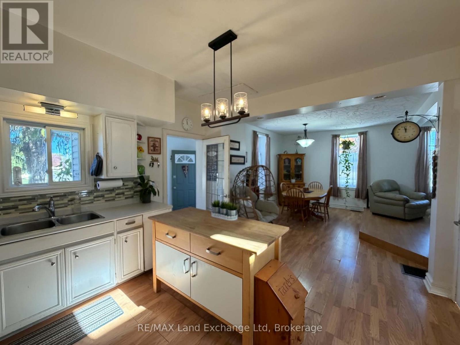 52 Clinton Street S Property Photo 14