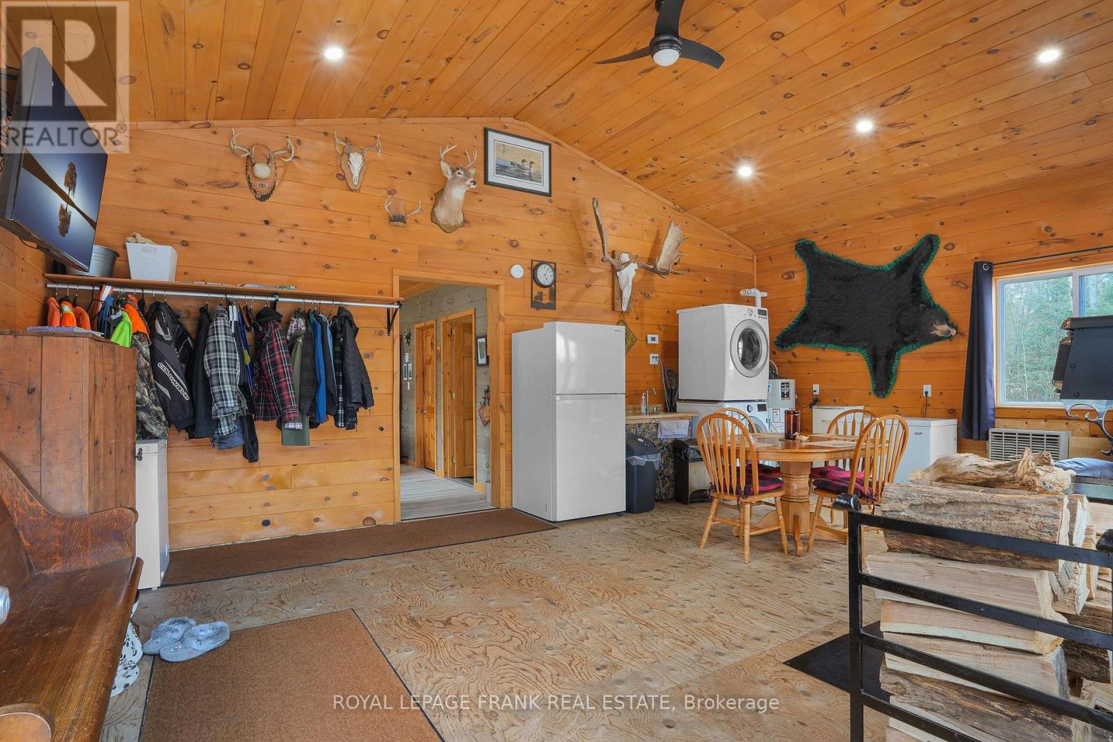 989 North Mckenzie Lake Road Property Photo 9