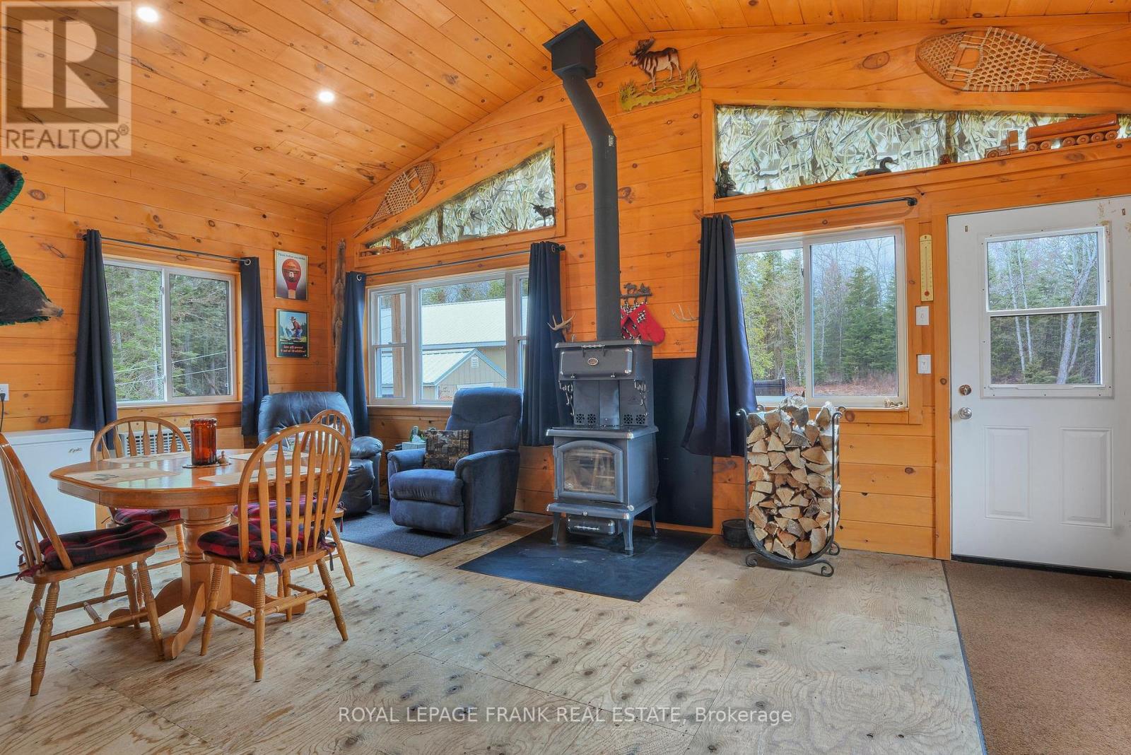 989 North Mckenzie Lake Road Property Photo 11