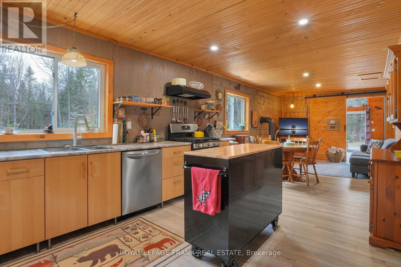 989 North Mckenzie Lake Road Property Photo 12