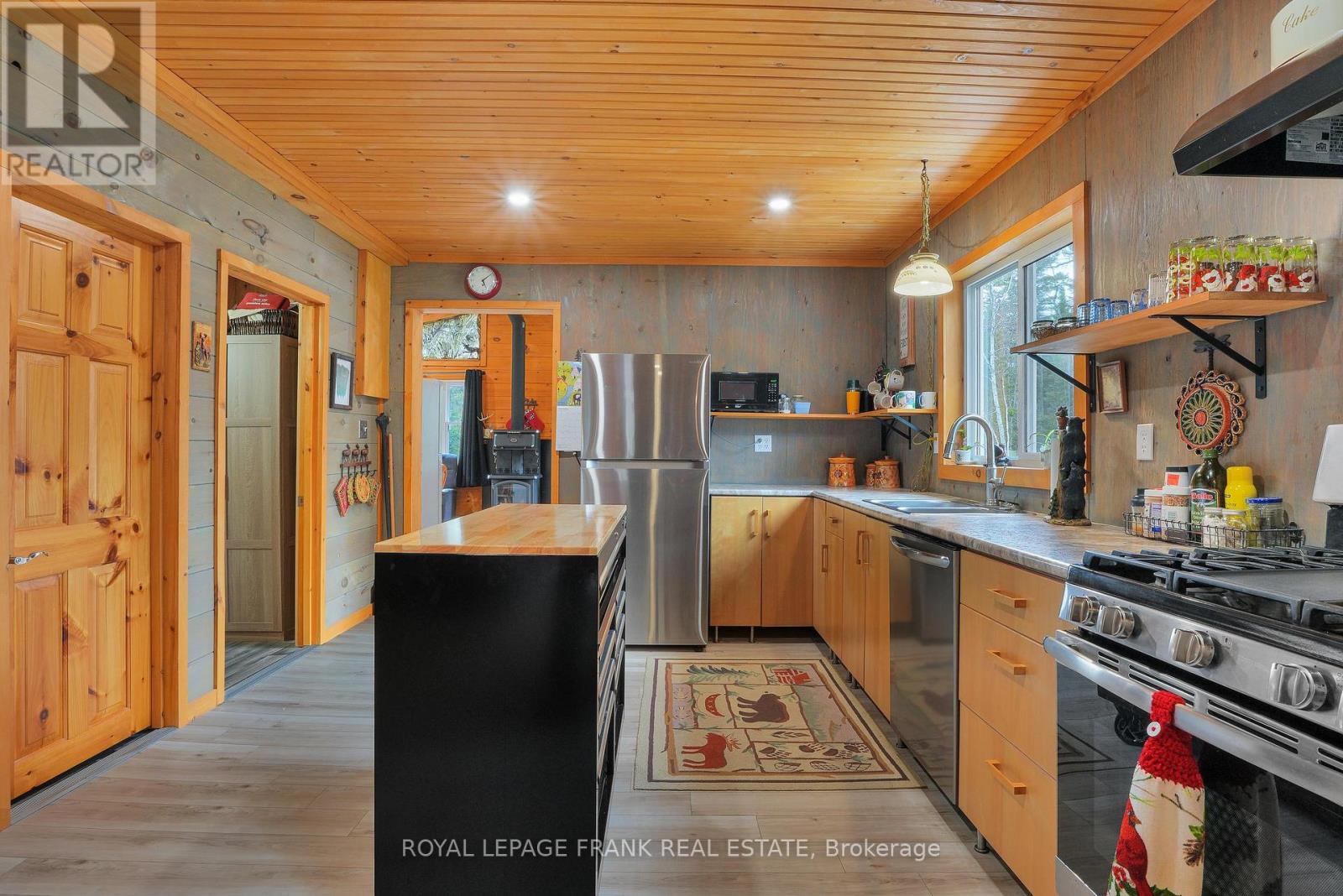 989 North Mckenzie Lake Road Property Photo 13