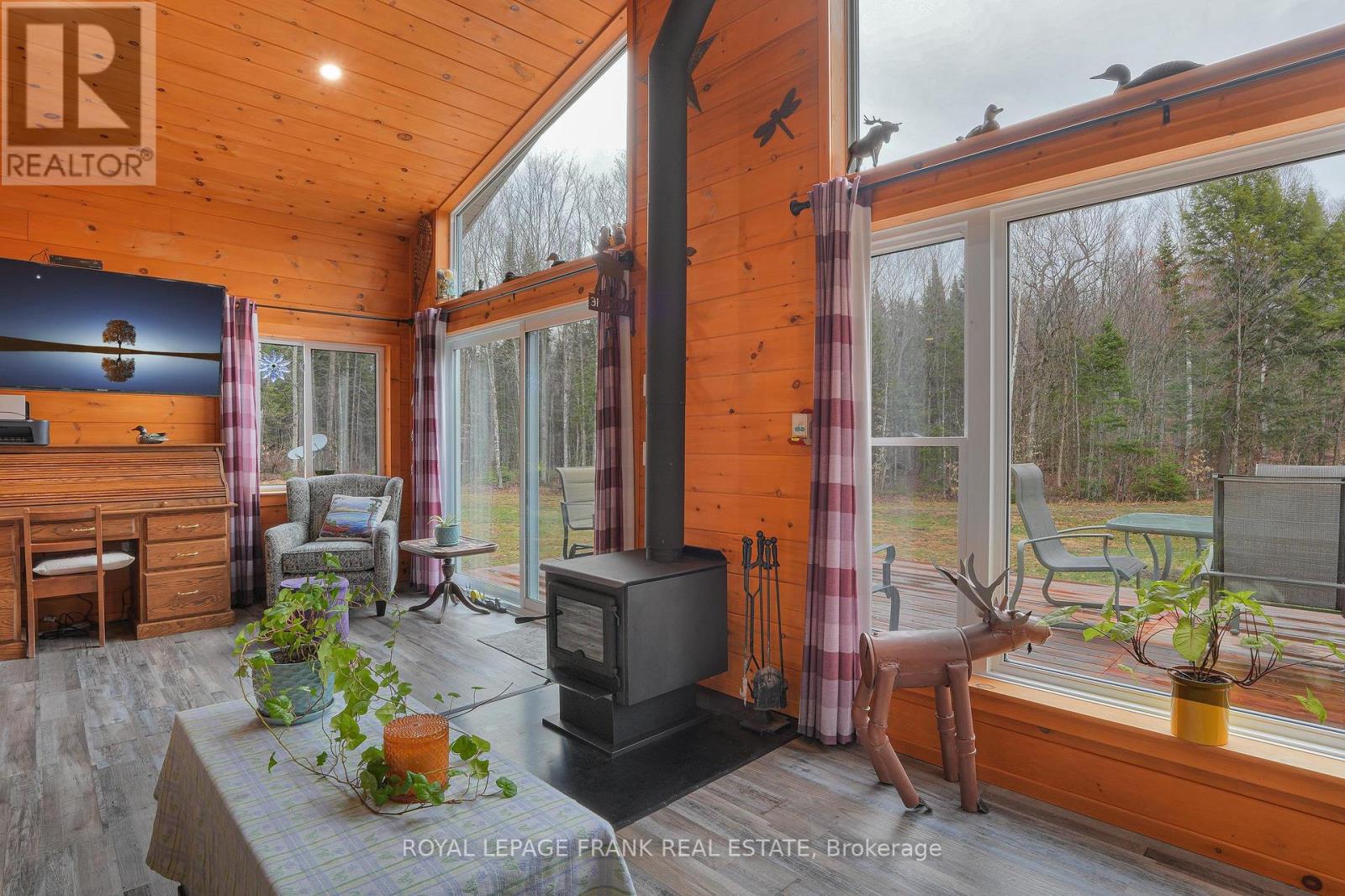 989 North Mckenzie Lake Road Property Photo 15