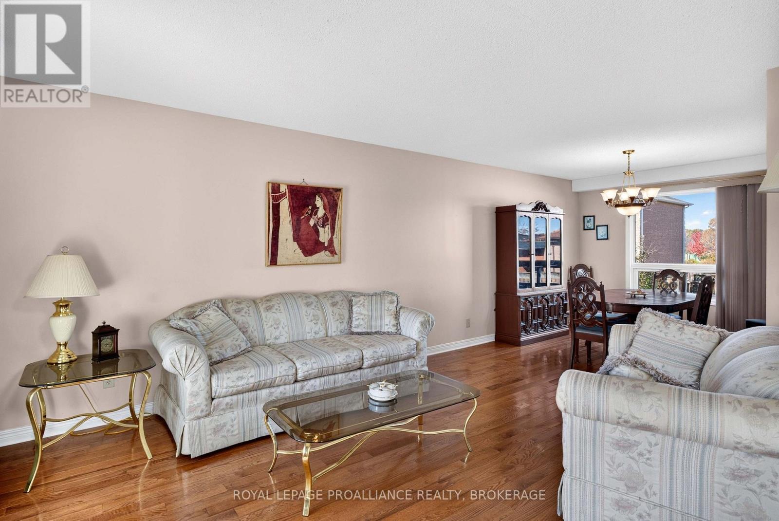 323 Sunrise Crescent Property Photo 5