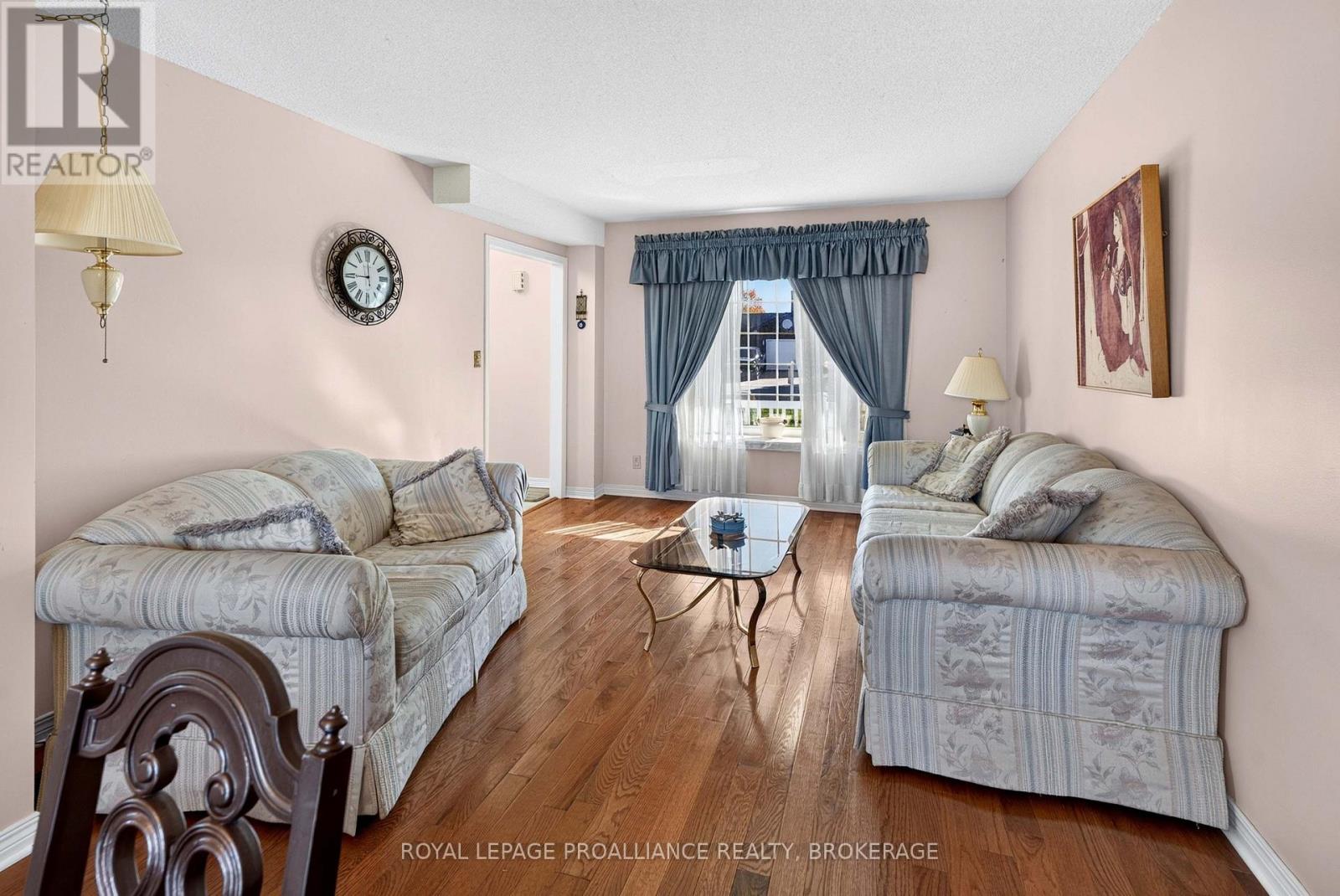 323 Sunrise Crescent Property Photo 7