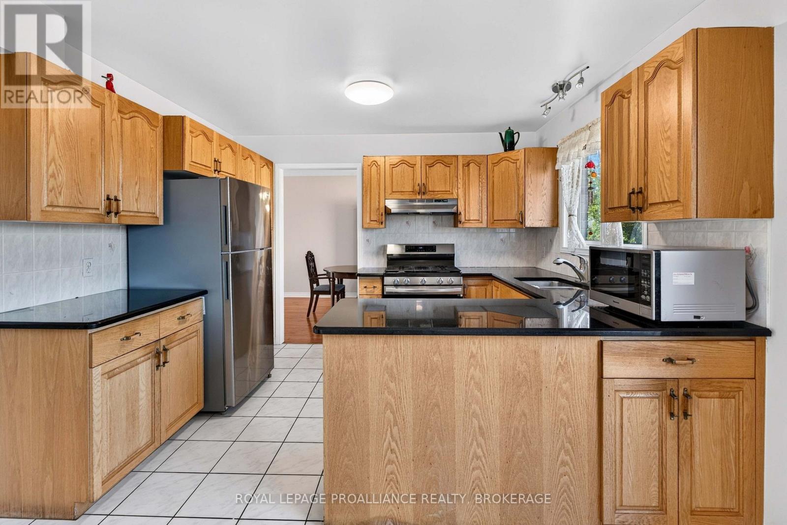 323 Sunrise Crescent Property Photo 9