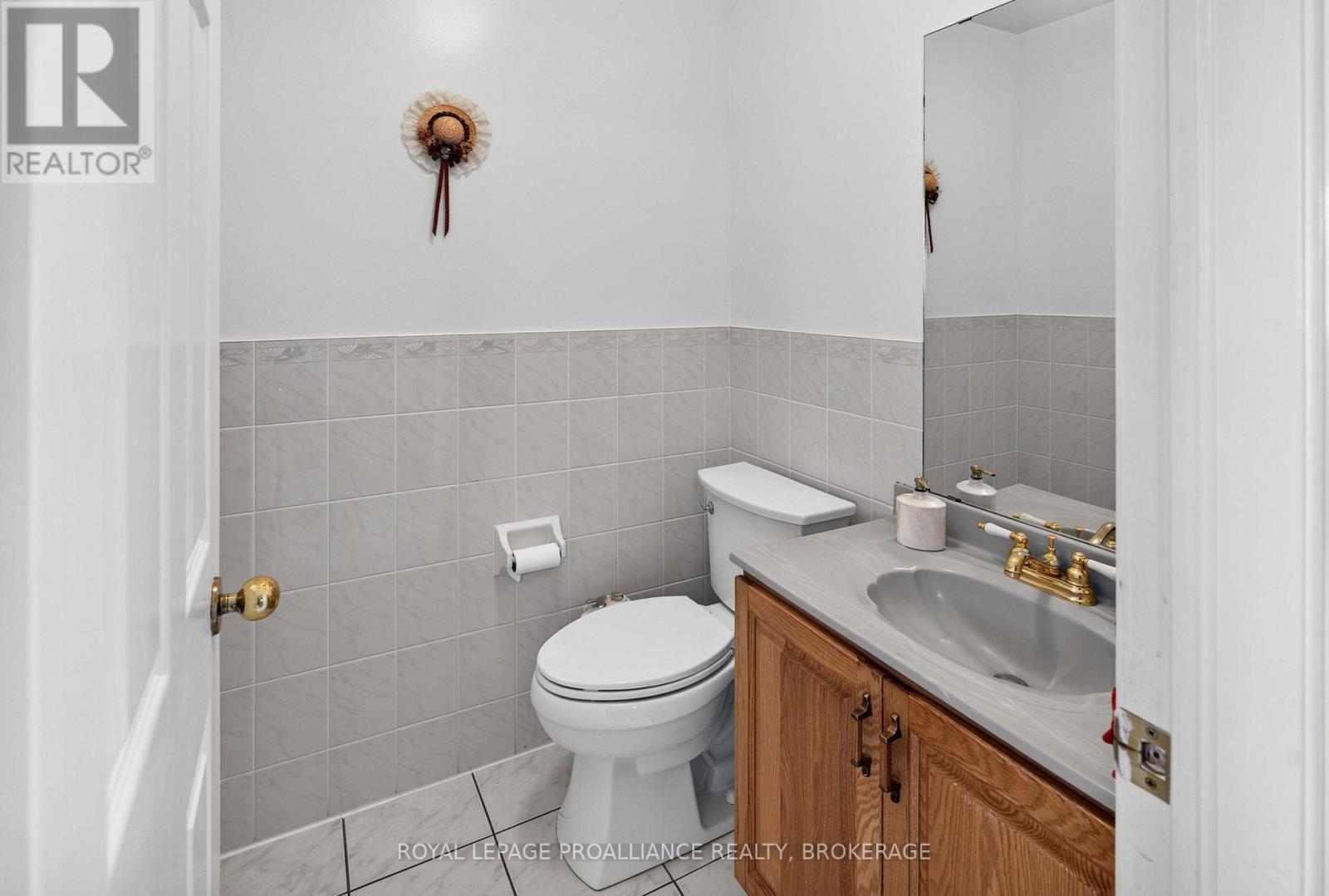 323 Sunrise Crescent Property Photo 14