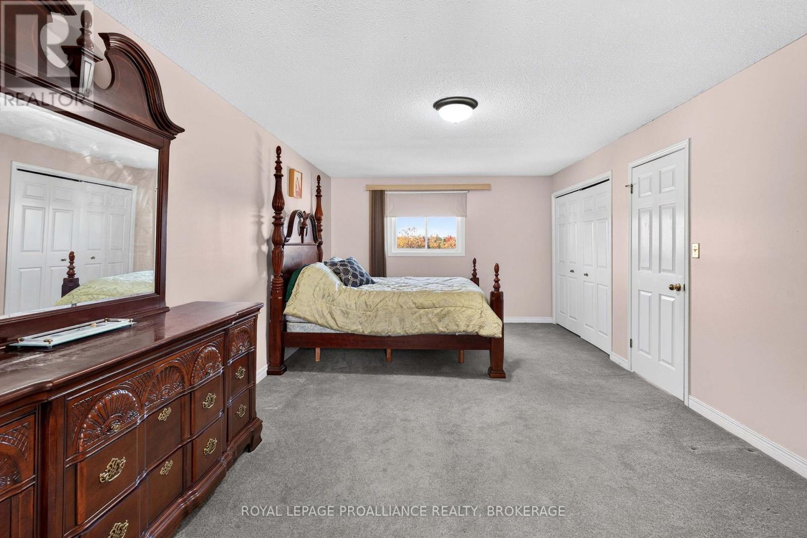 323 Sunrise Crescent Property Photo 21
