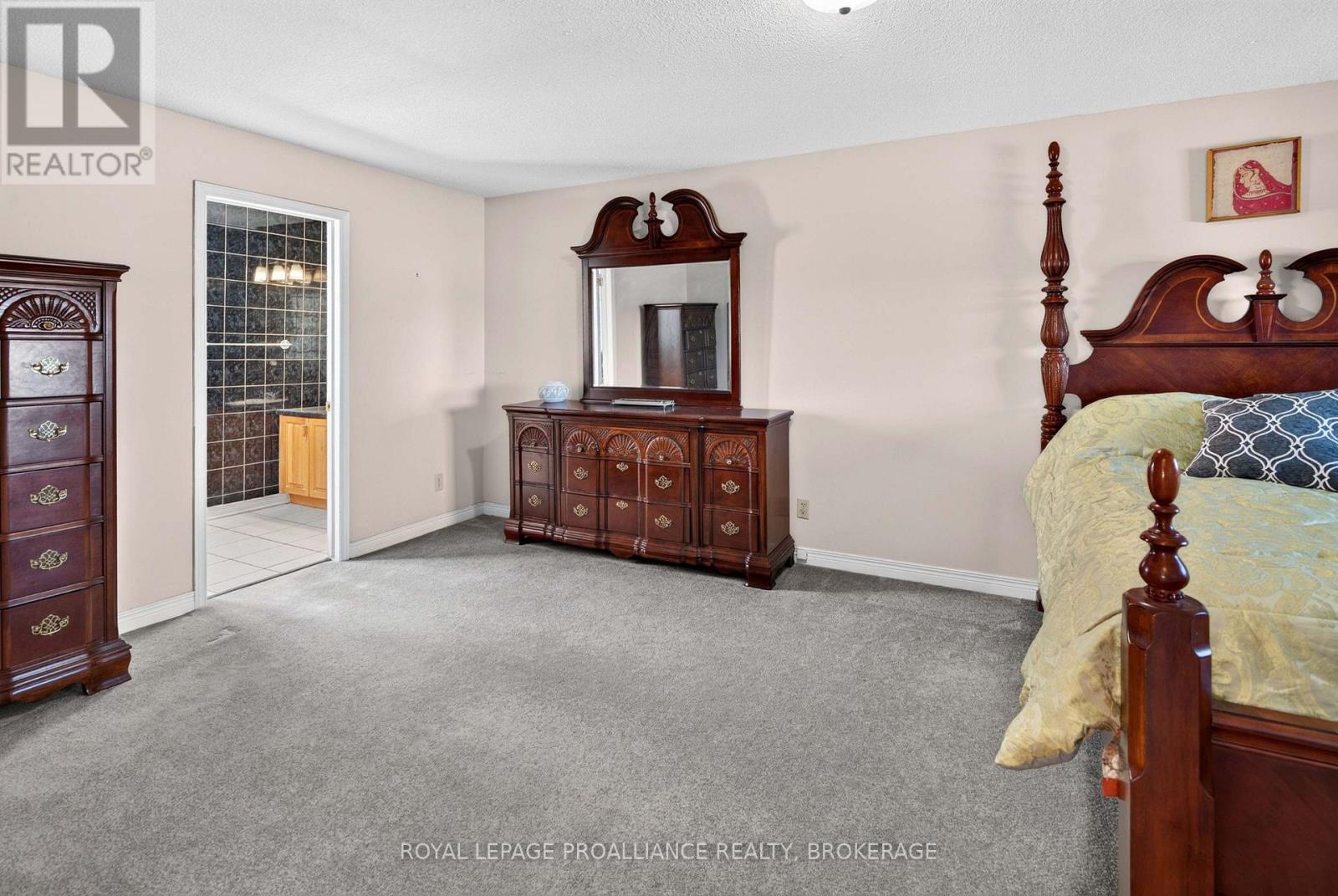 323 Sunrise Crescent Property Photo 22