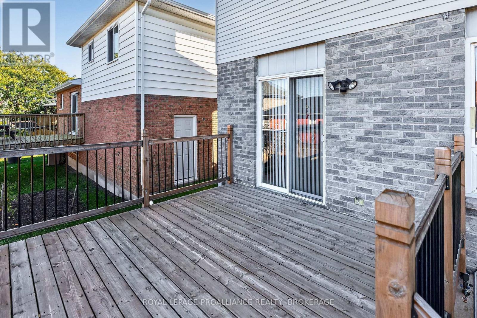 323 Sunrise Crescent Property Photo 40