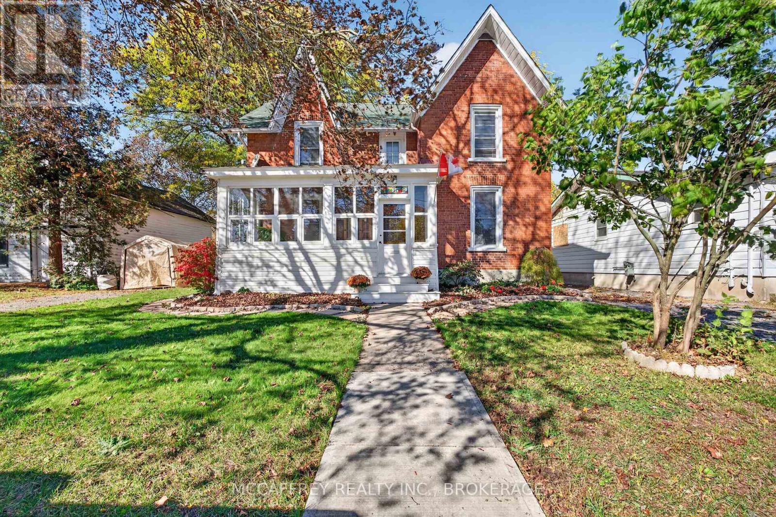 15 Graham Street E Property Photo 1