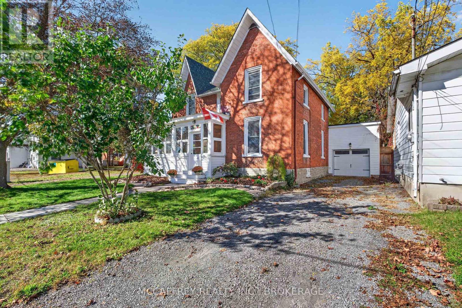 15 Graham Street E Property Photo 2
