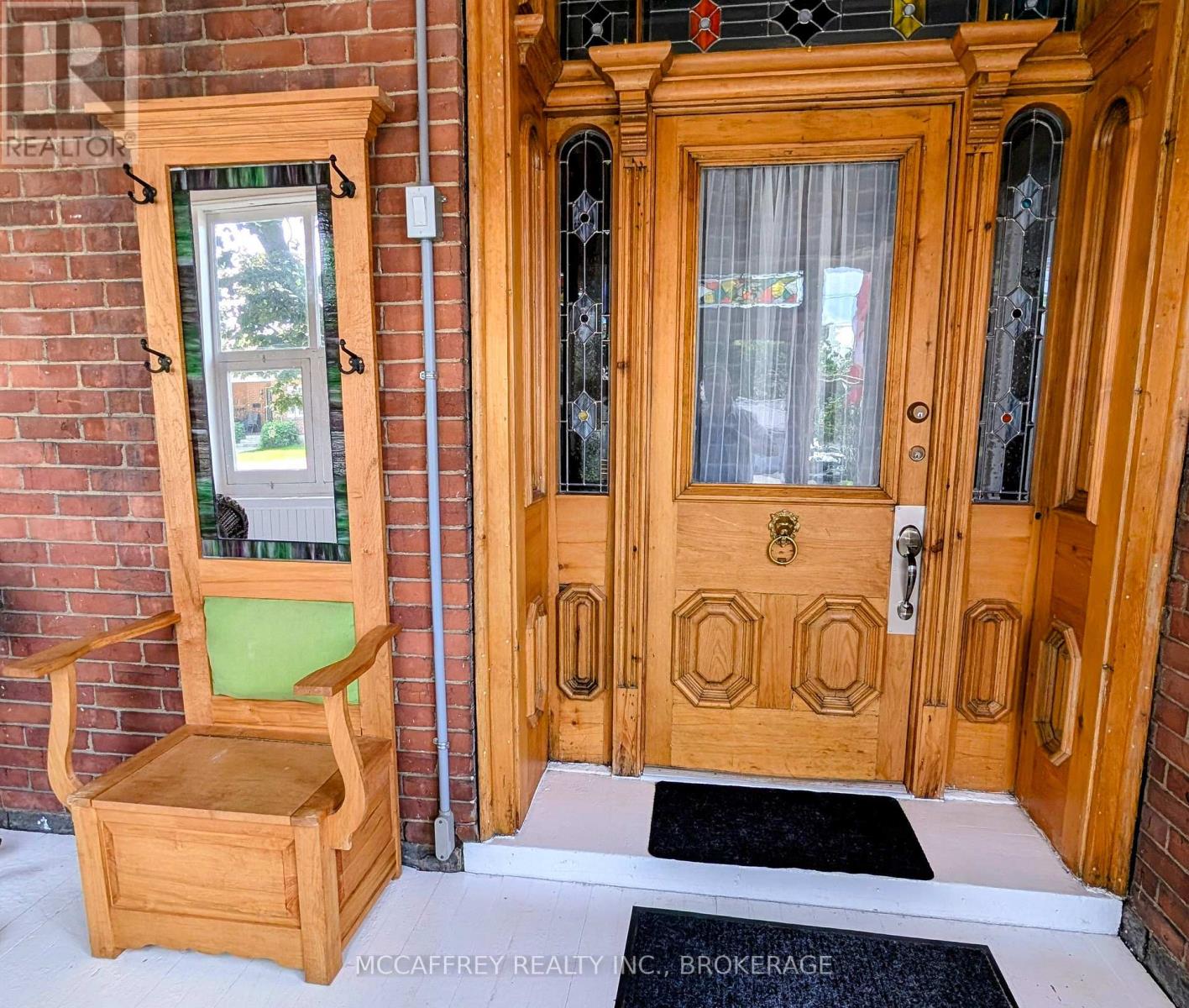15 Graham Street E Property Photo 5