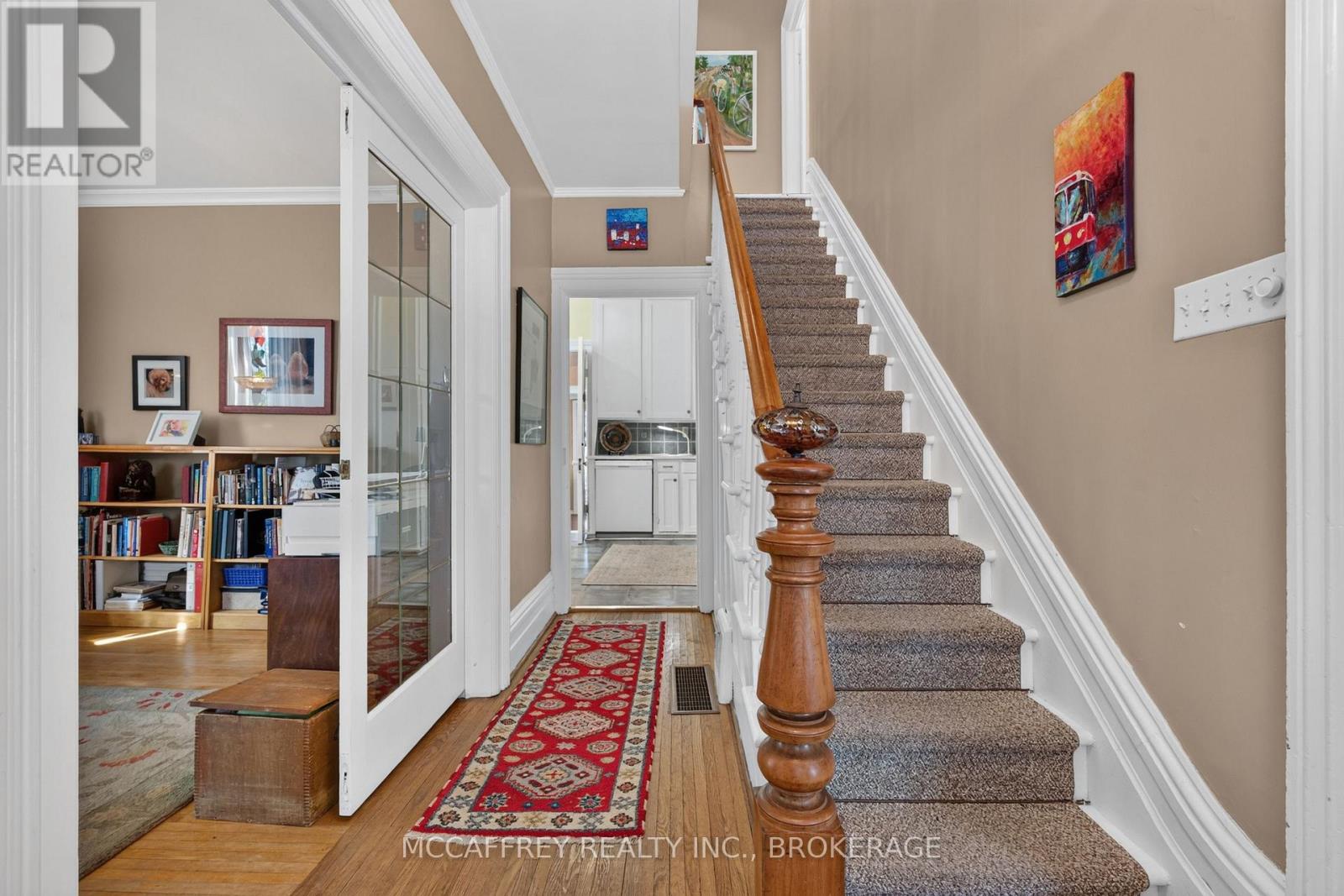 15 Graham Street E Property Photo 8