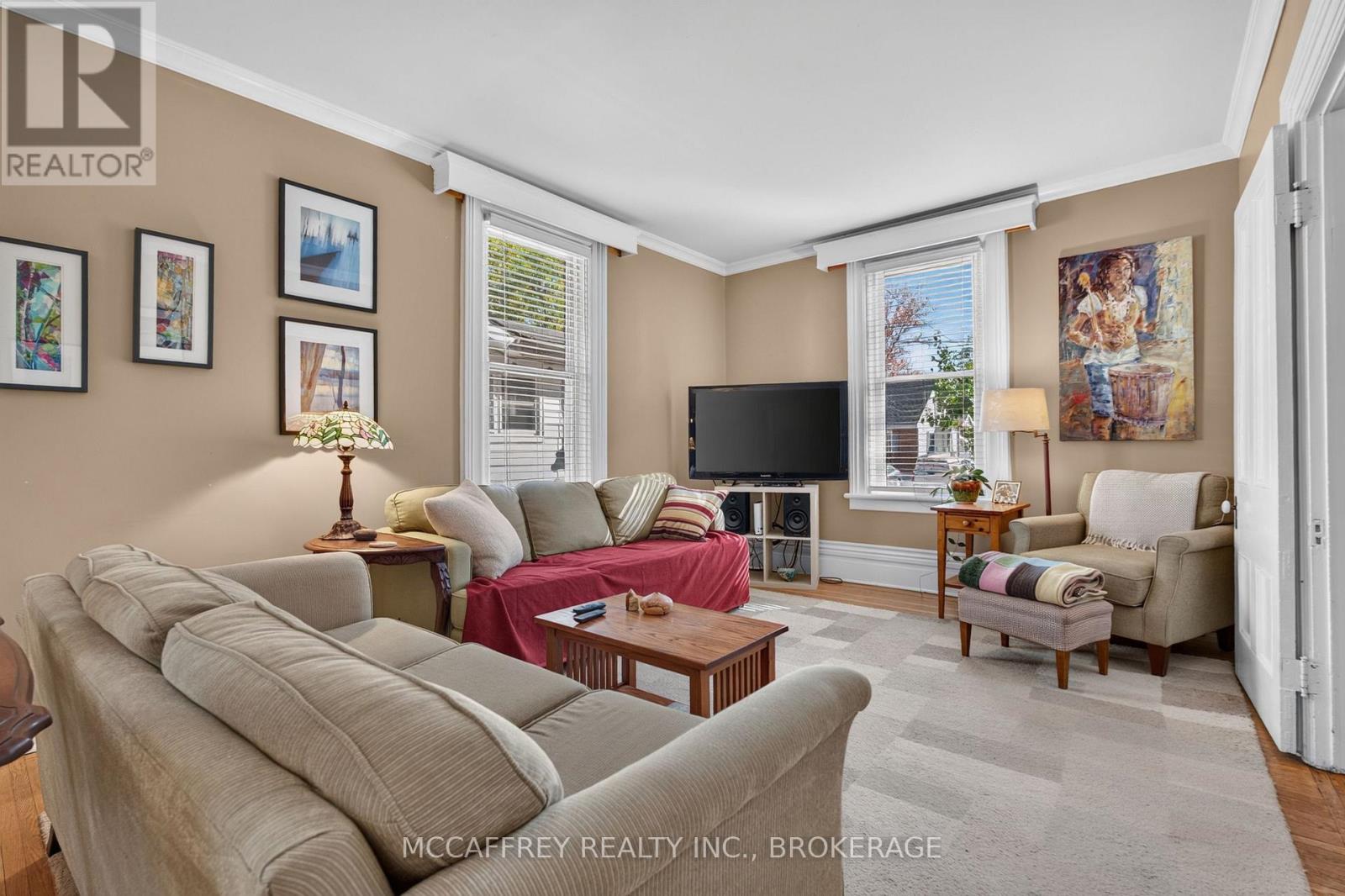 15 Graham Street E Property Photo 9