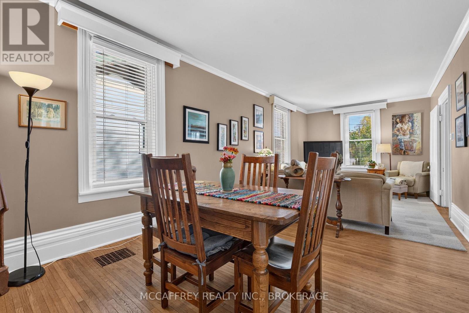 15 Graham Street E Property Photo 12