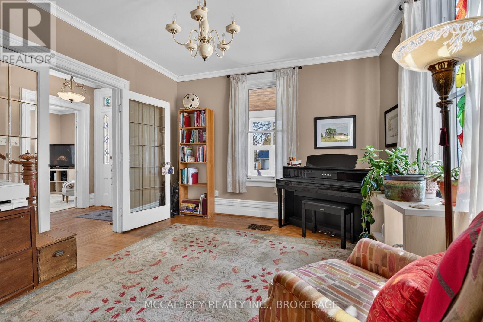 15 Graham Street E Property Photo 14