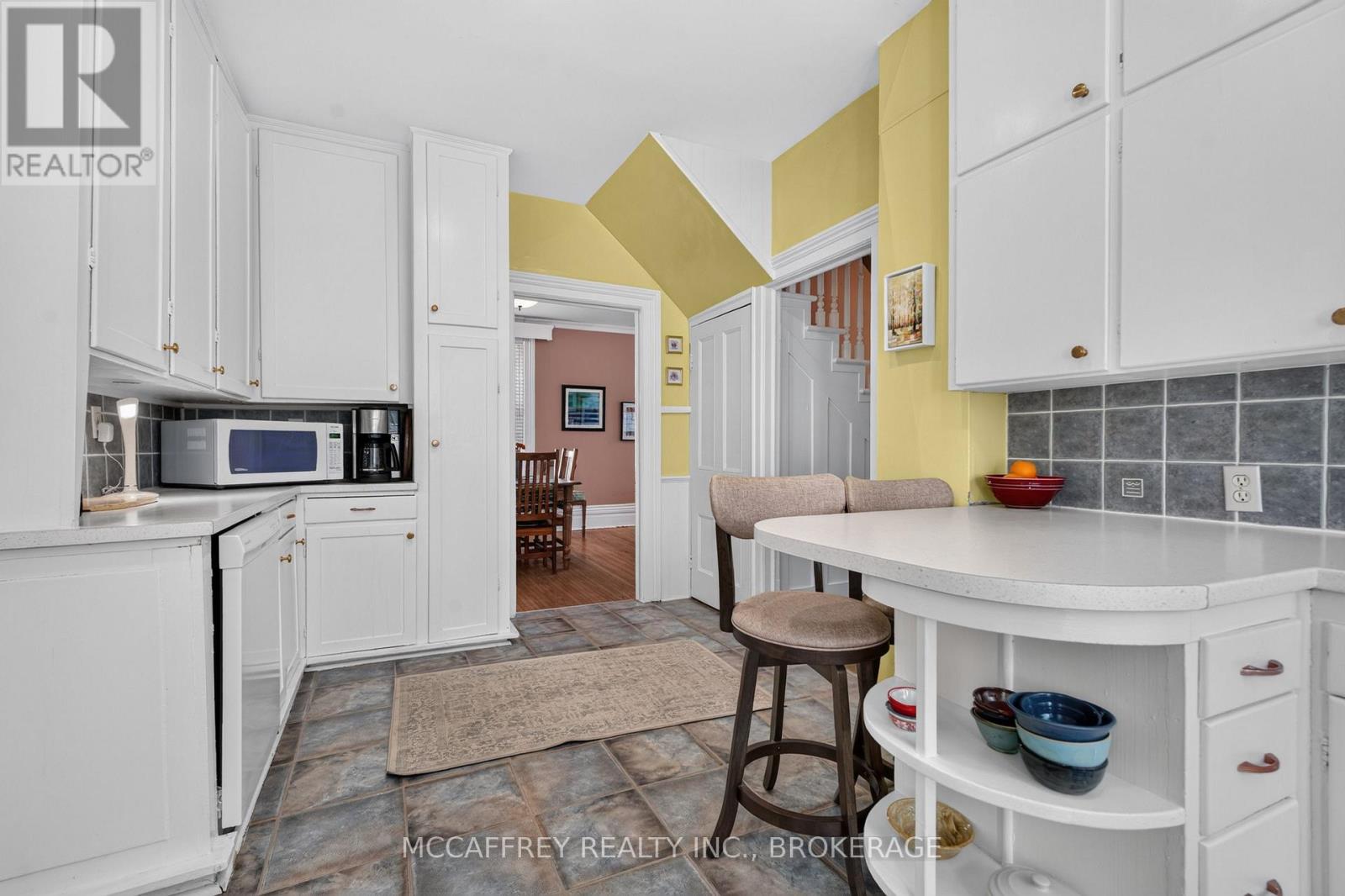 15 Graham Street E Property Photo 18