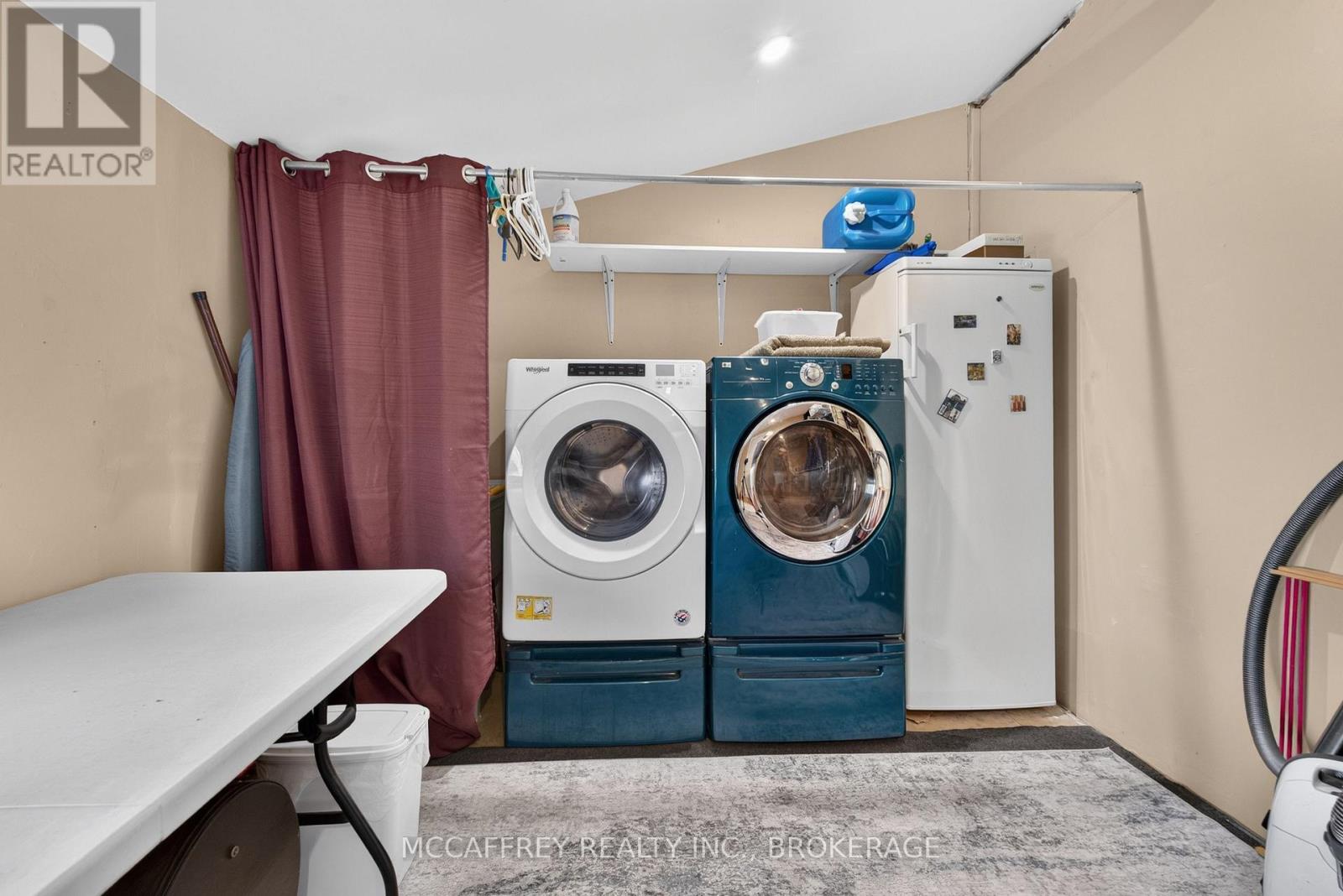 15 Graham Street E Property Photo 23