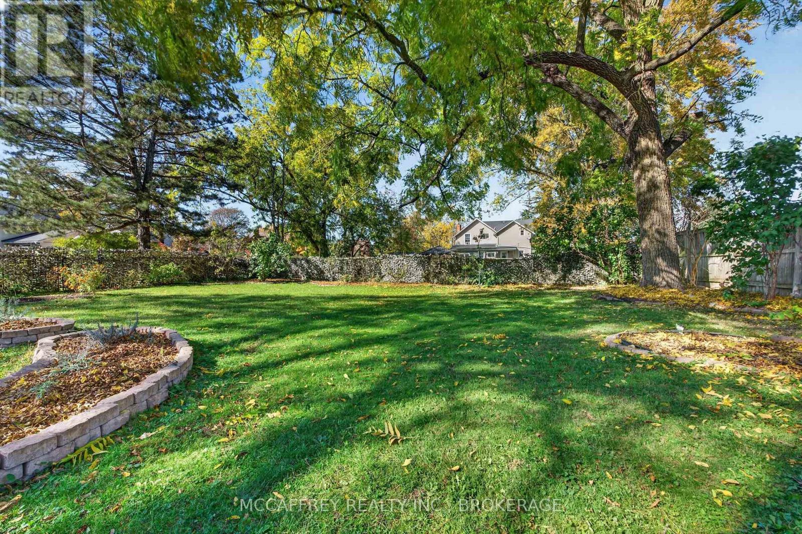 15 Graham Street E Property Photo 42