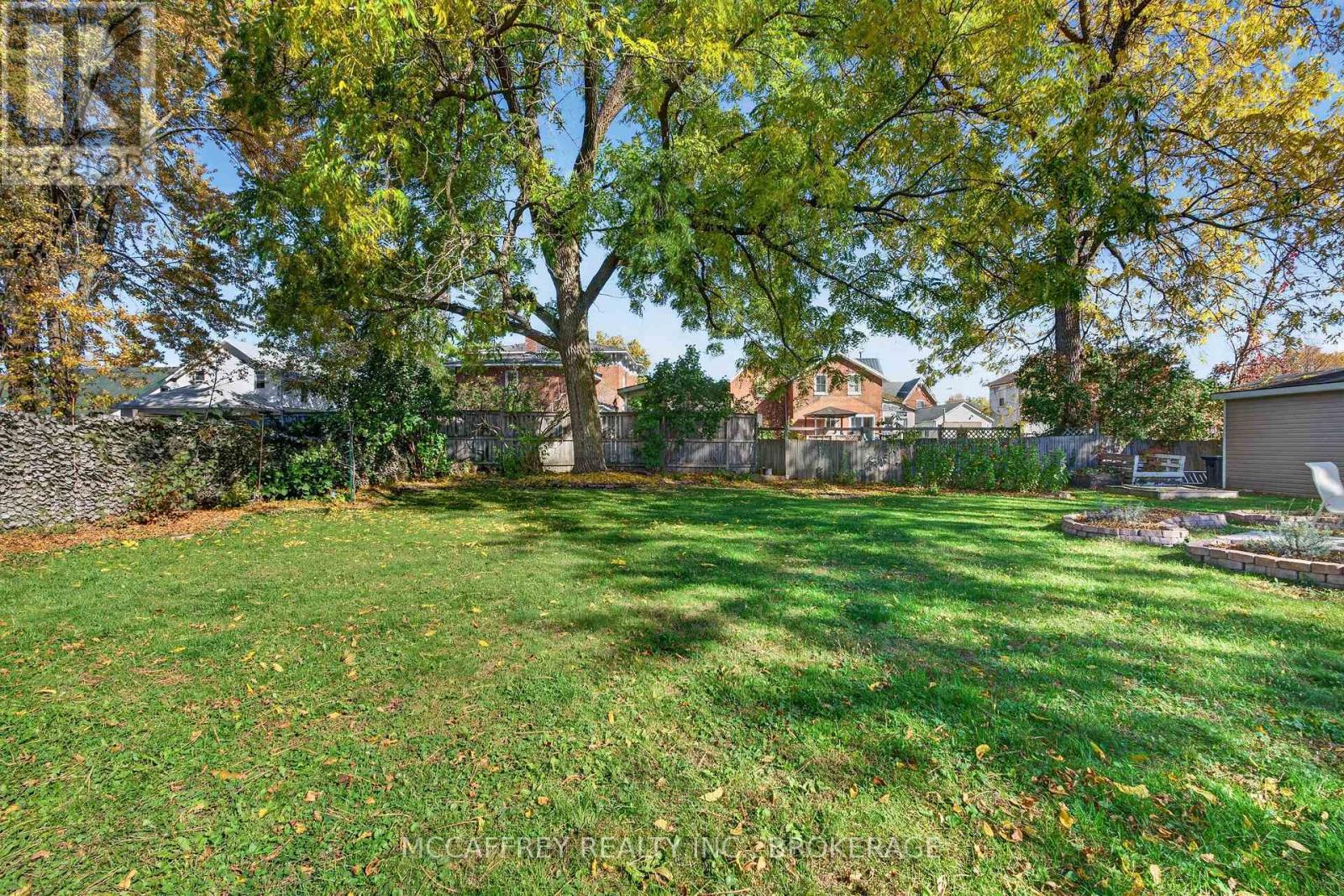 15 Graham Street E Property Photo 45
