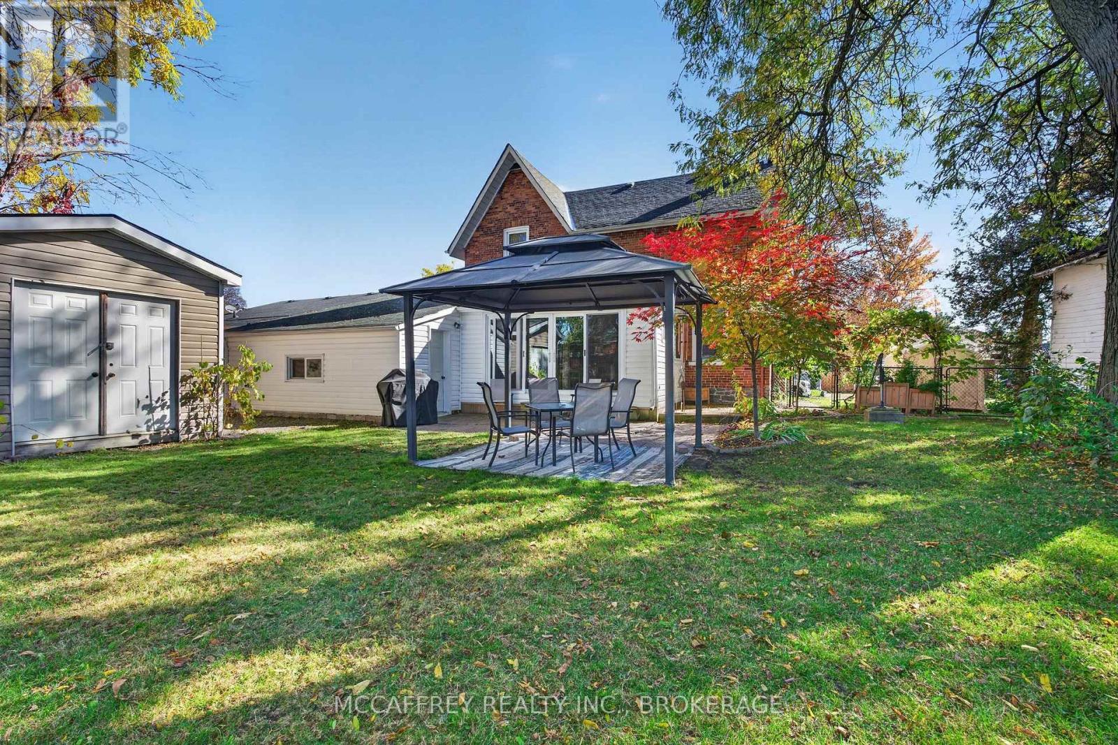 15 Graham Street E Property Photo 46