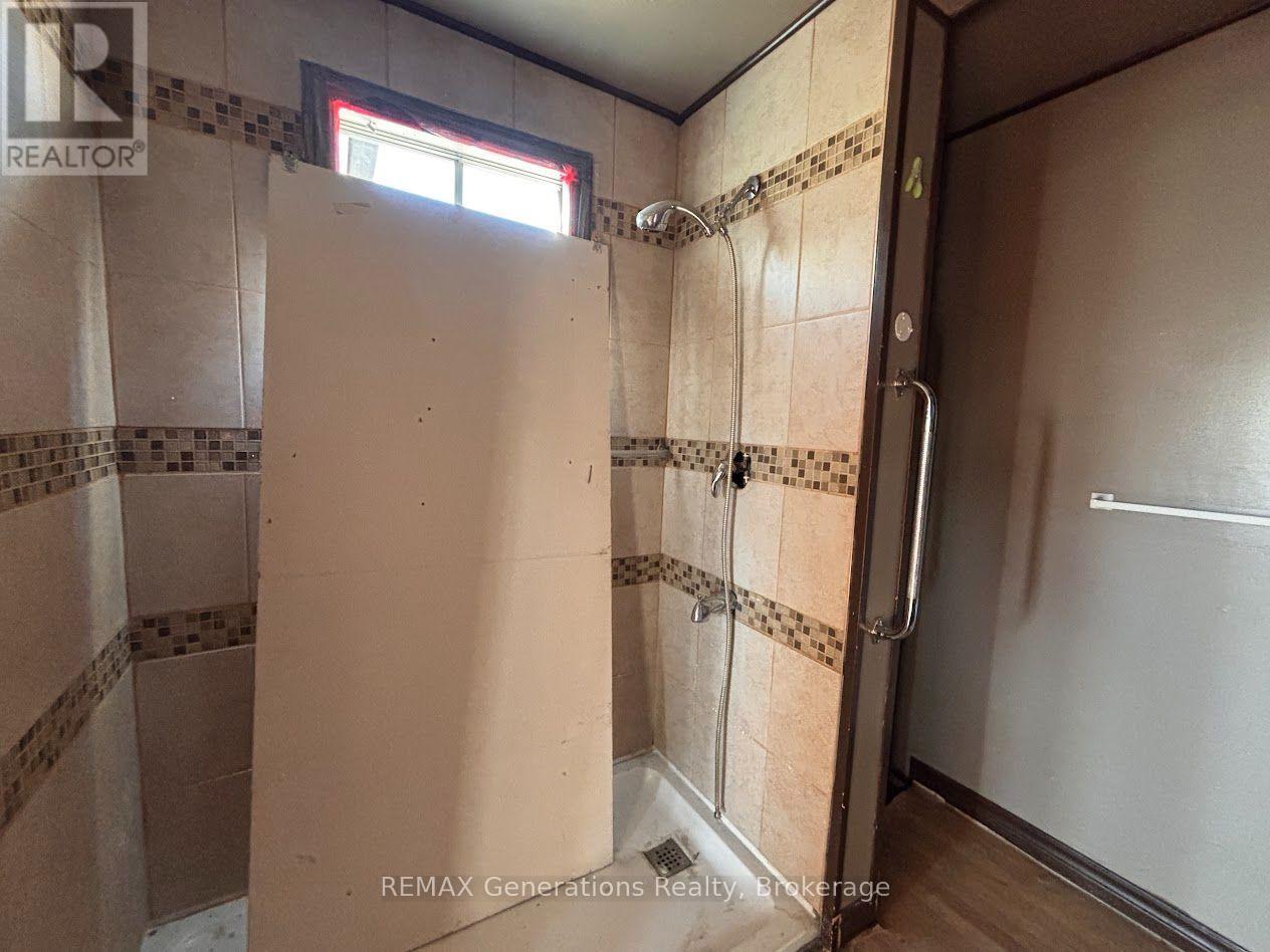 10 Adjala Avenue Property Photo 14
