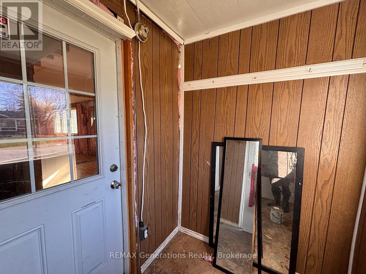 10 Adjala Avenue Property Photo 16