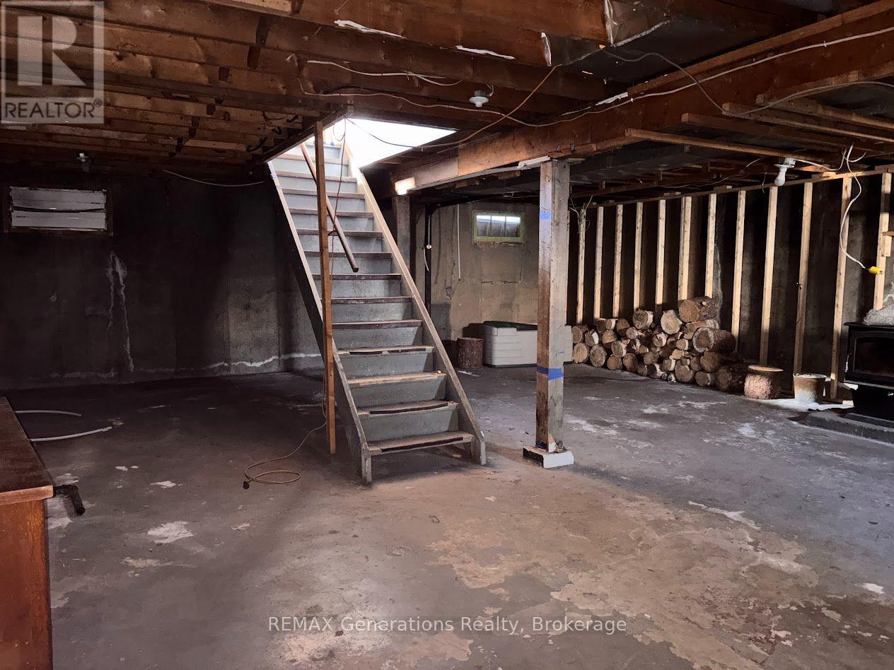 10 Adjala Avenue Property Photo 17