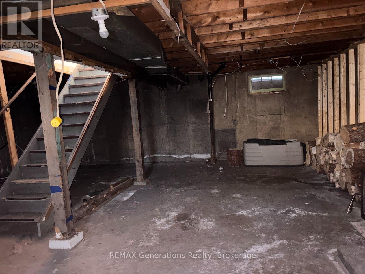 10 Adjala Avenue Property Photo 18