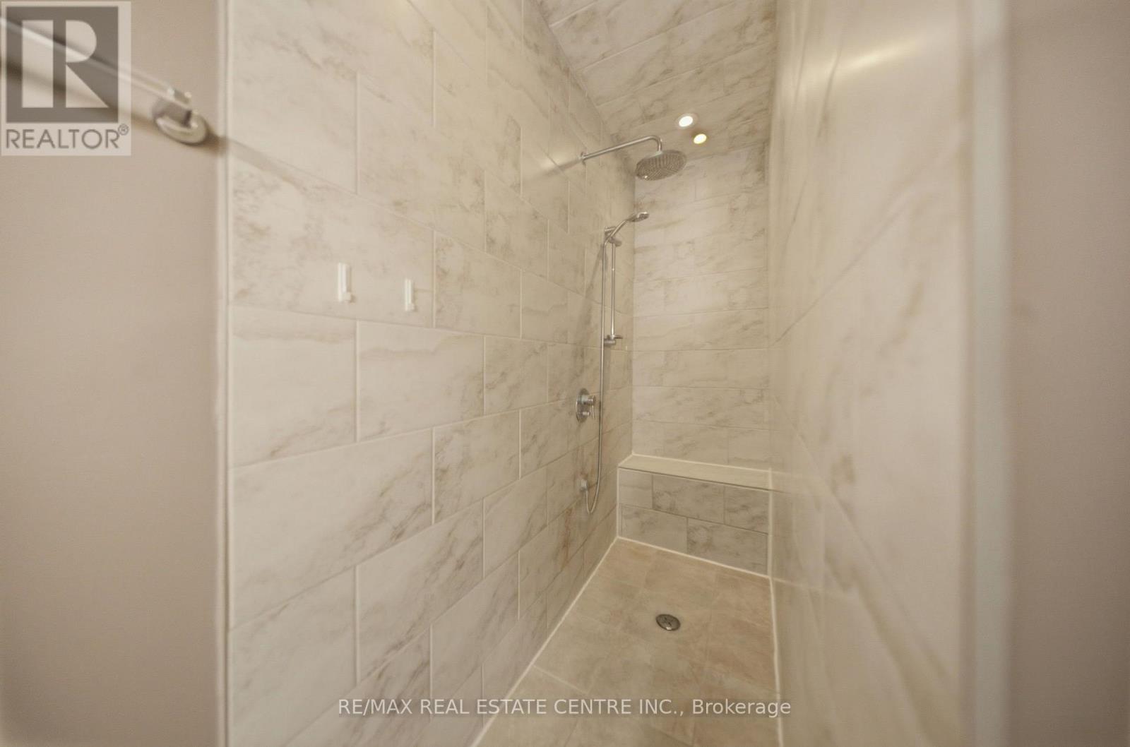 301 Main Street W Property Photo 14