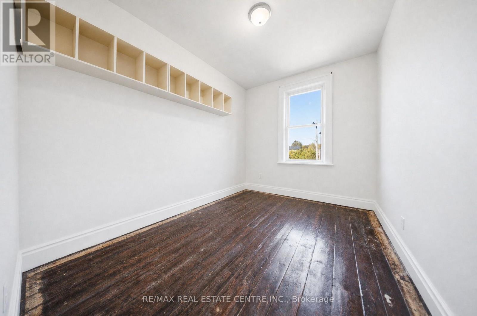 301 Main Street W Property Photo 20