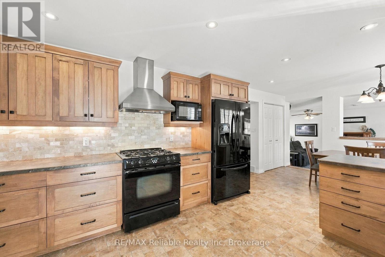 181 Maple Street Property Photo 10