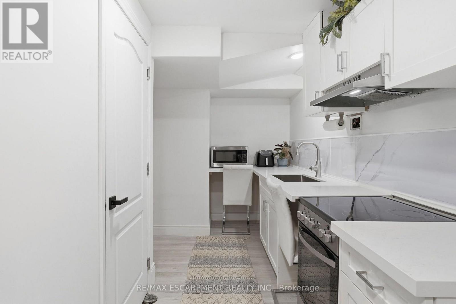 84 Elgar Avenue Property Photo 31