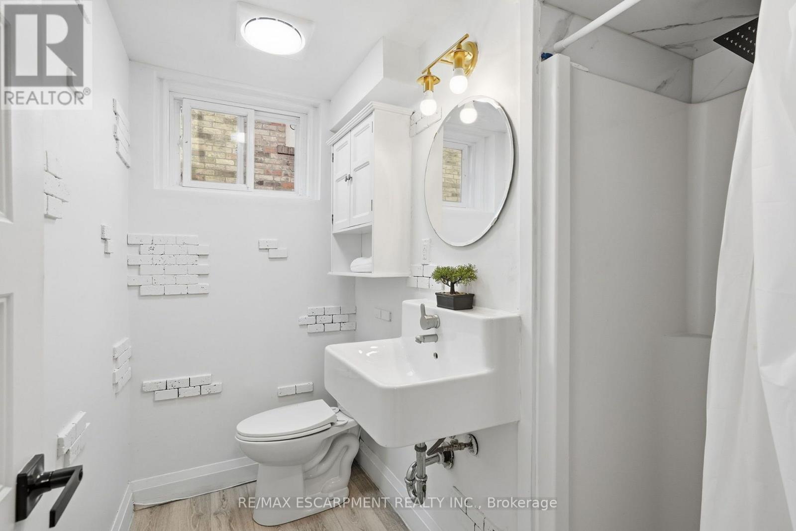 84 Elgar Avenue Property Photo 32