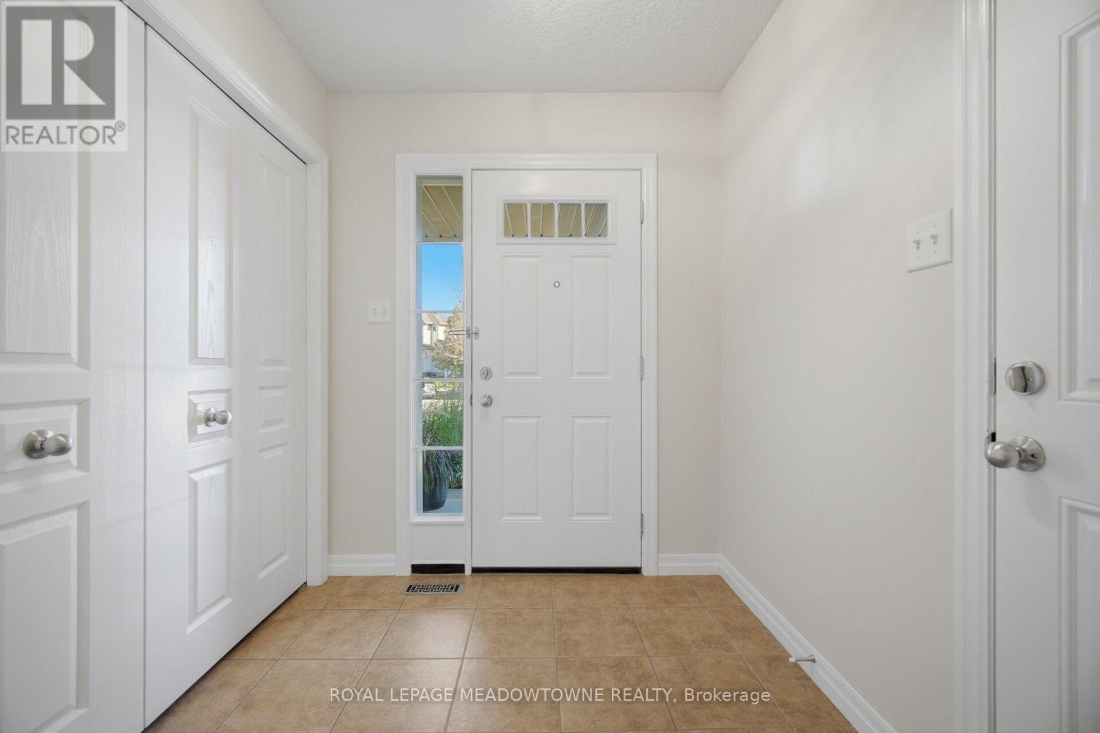 507 Windflower Crescent Property Photo 6